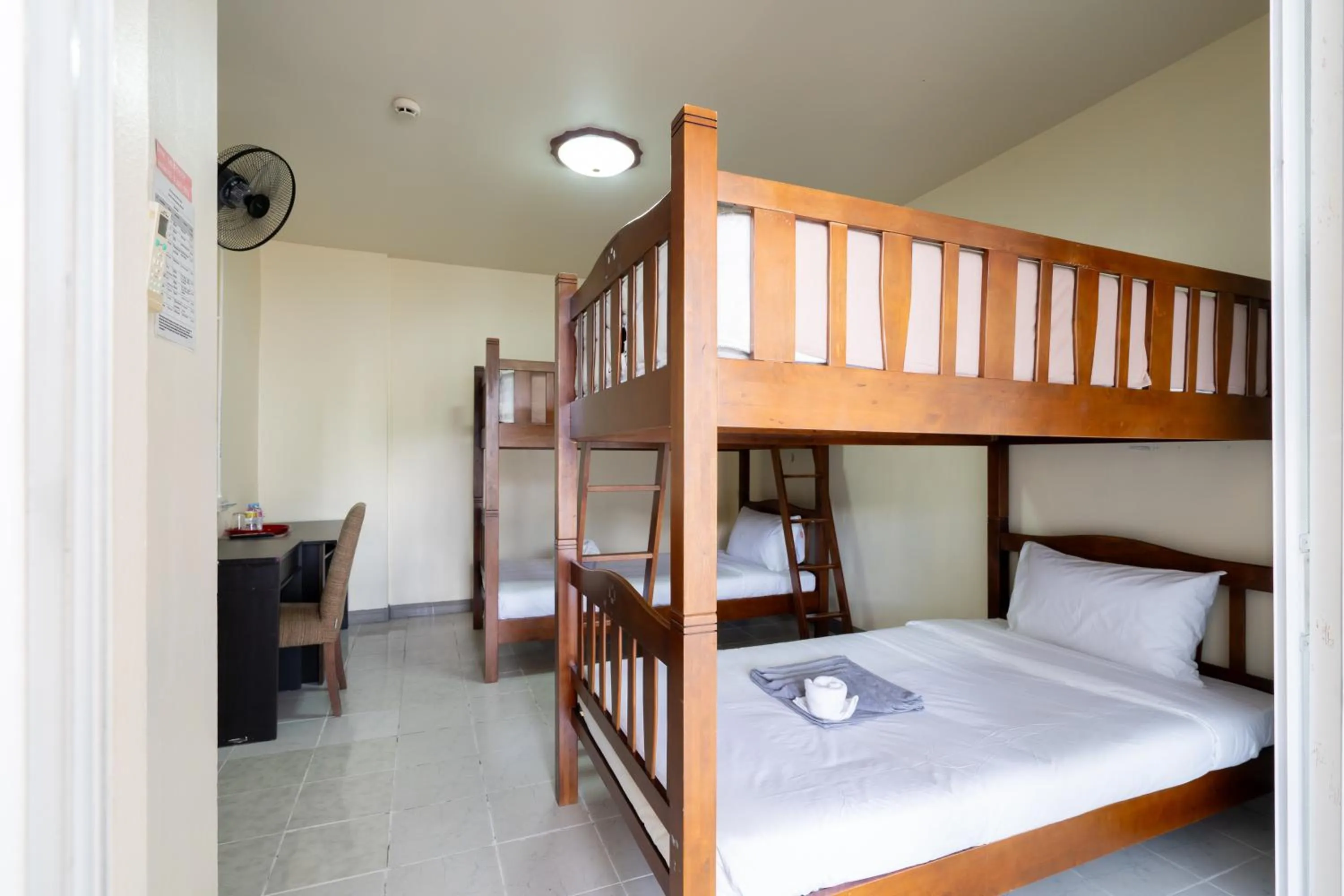 bunk bed, Bed in Square One Hotel Patong