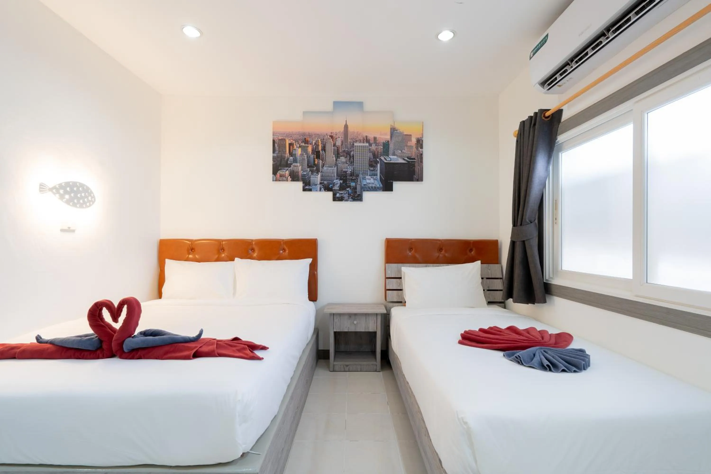 Bedroom, Bed in Square One Hotel Patong