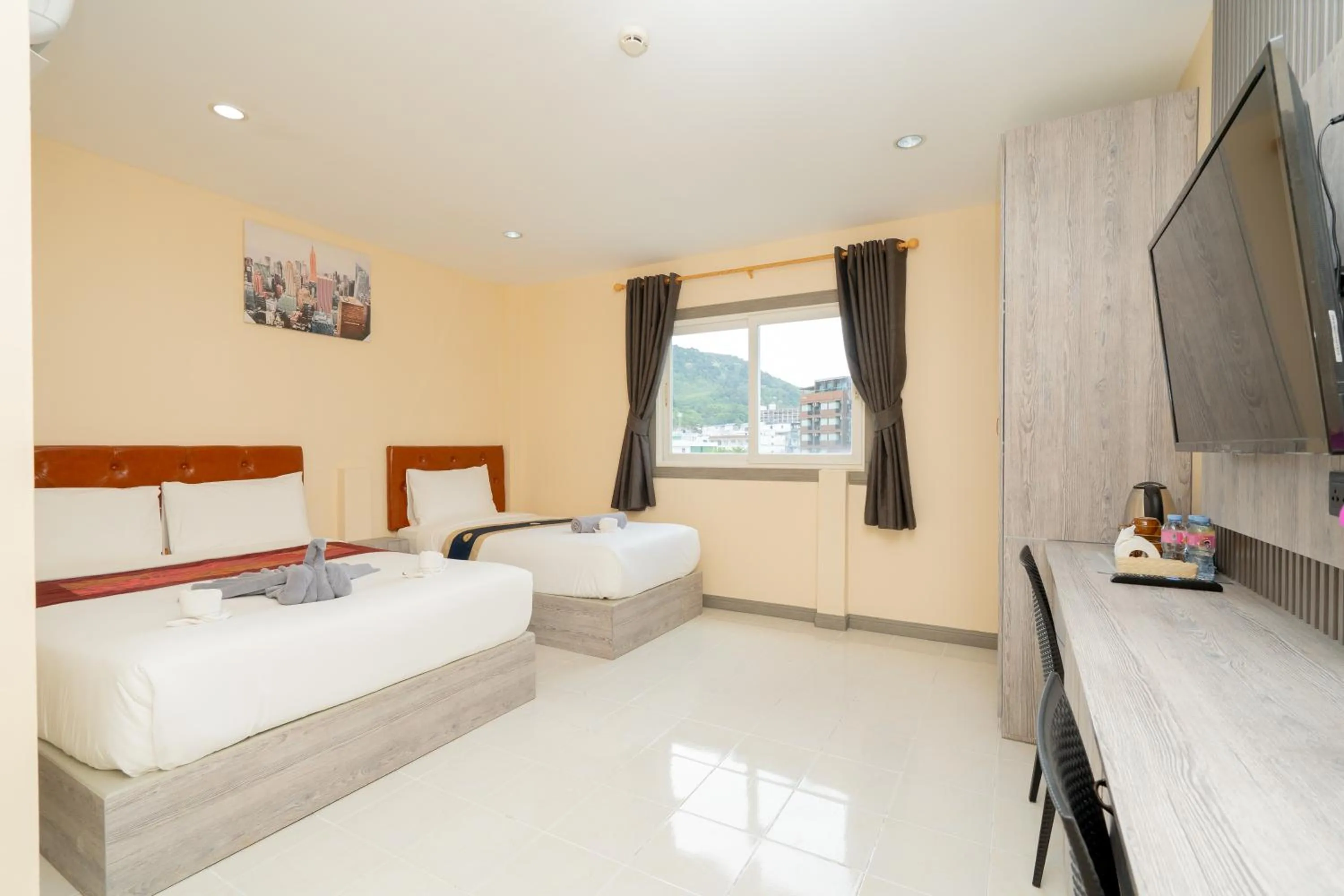 Bedroom, Bed in Square One Hotel Patong