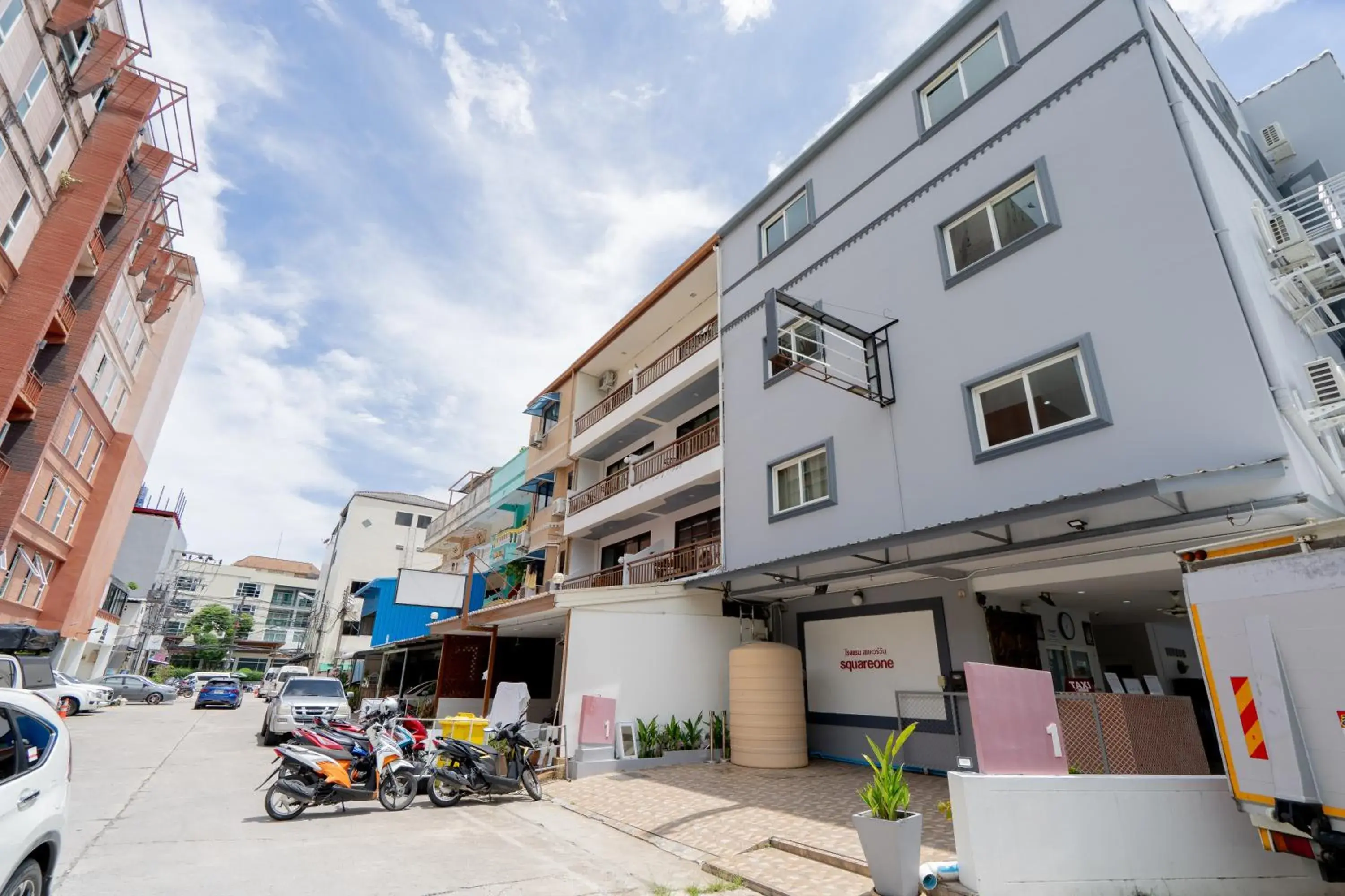 Property building in Square One Hotel Patong Property building in Square One Hotel Patong