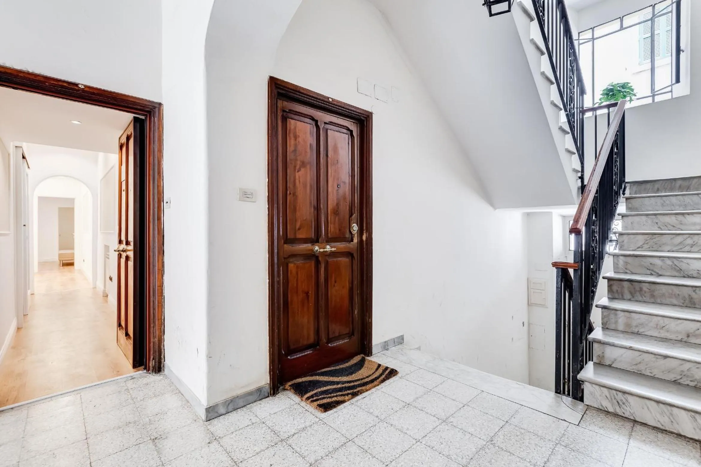 Facade/entrance in Vaticano Private Apartment