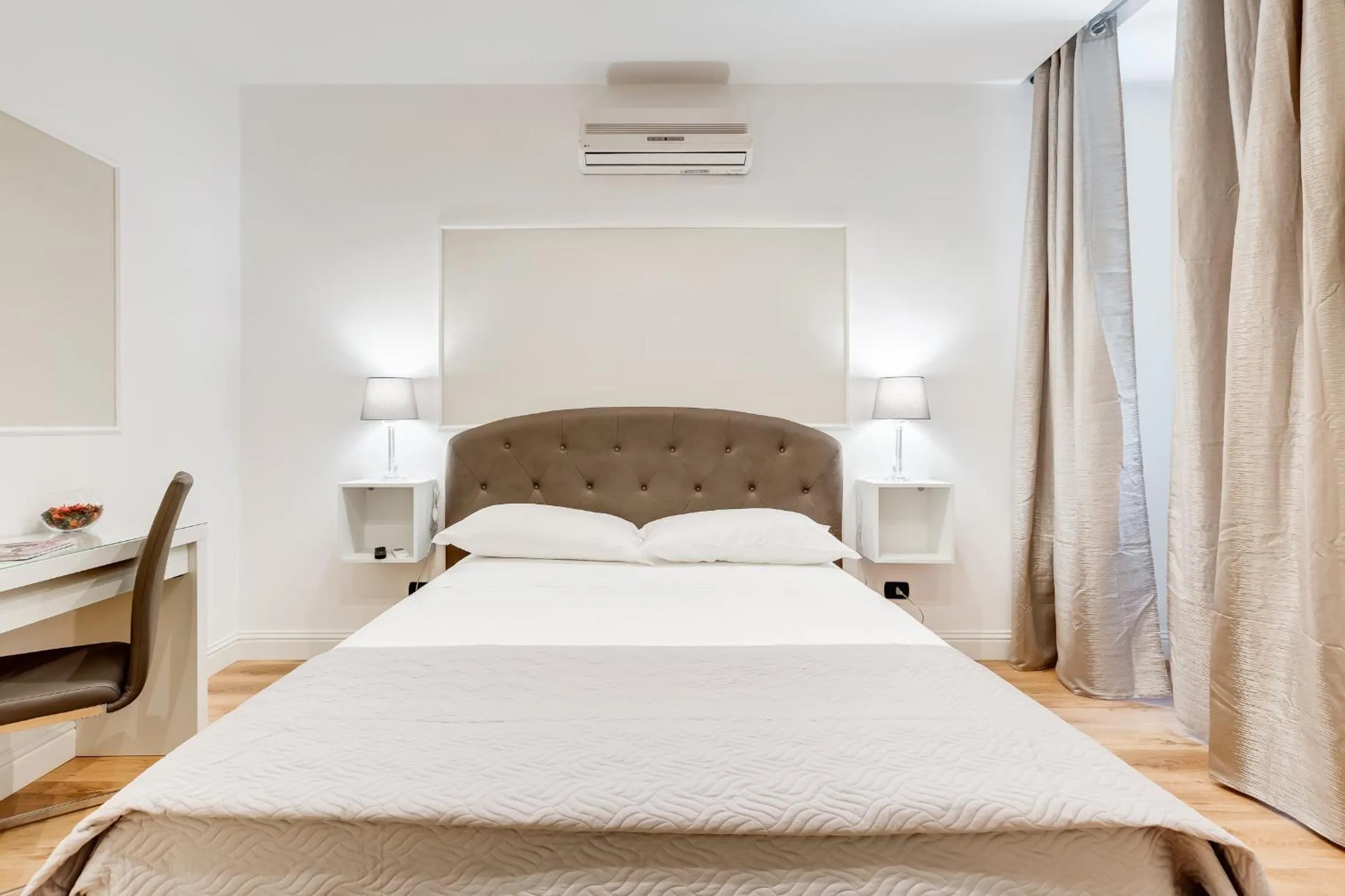 Nearby landmark, Bed in Vaticano Private Apartment