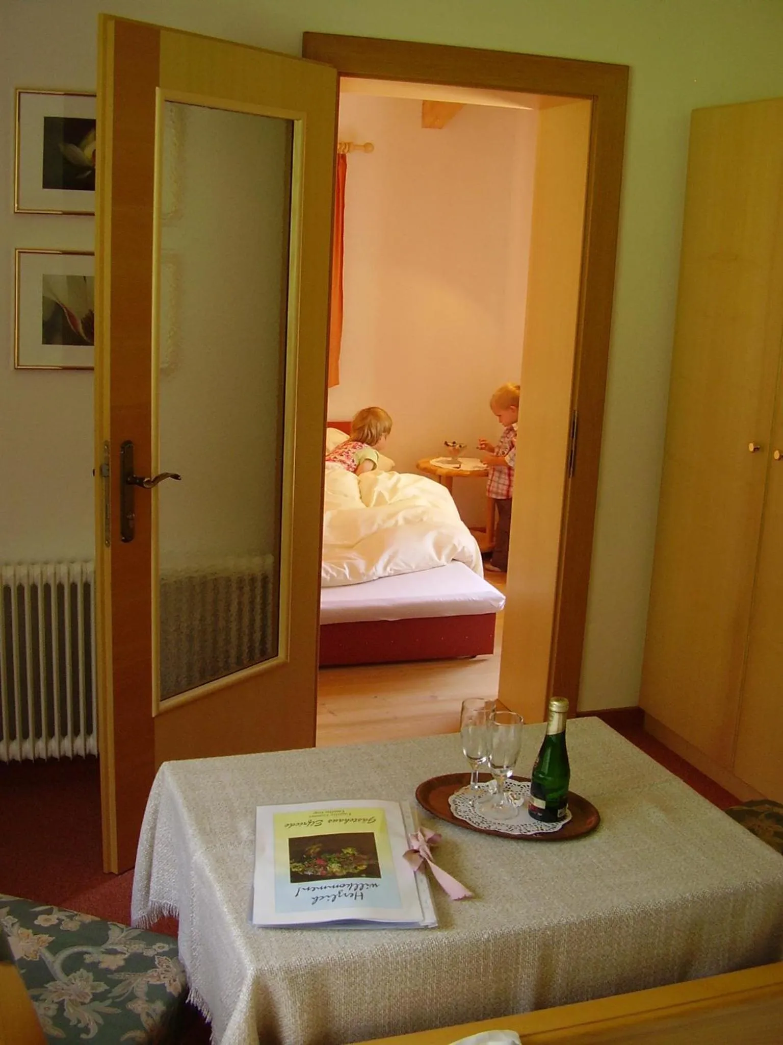 Alcoholic drinks, Bed in Gästehaus Elfriede