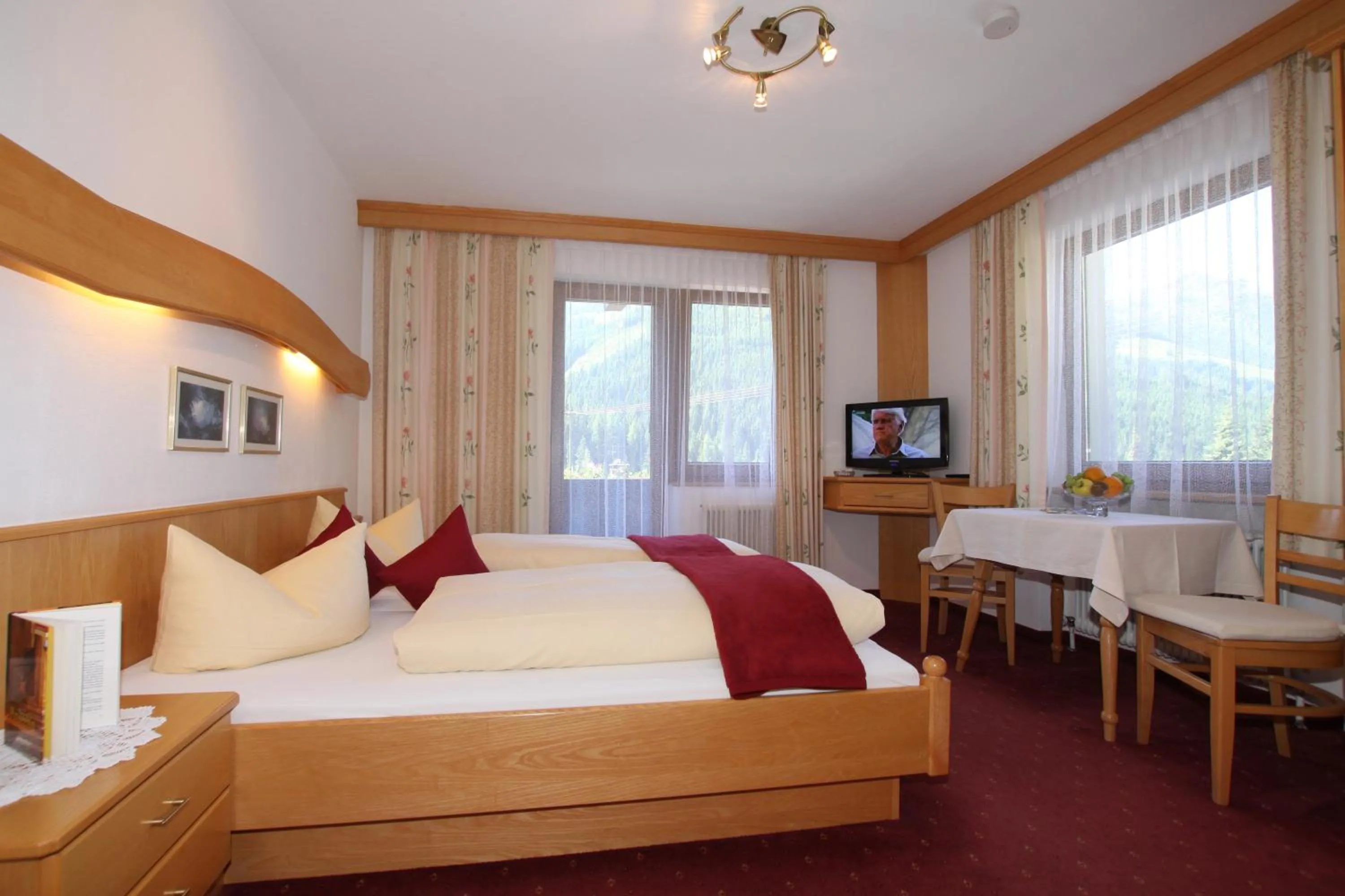 Photo of the whole room, Bed in Gästehaus Elfriede