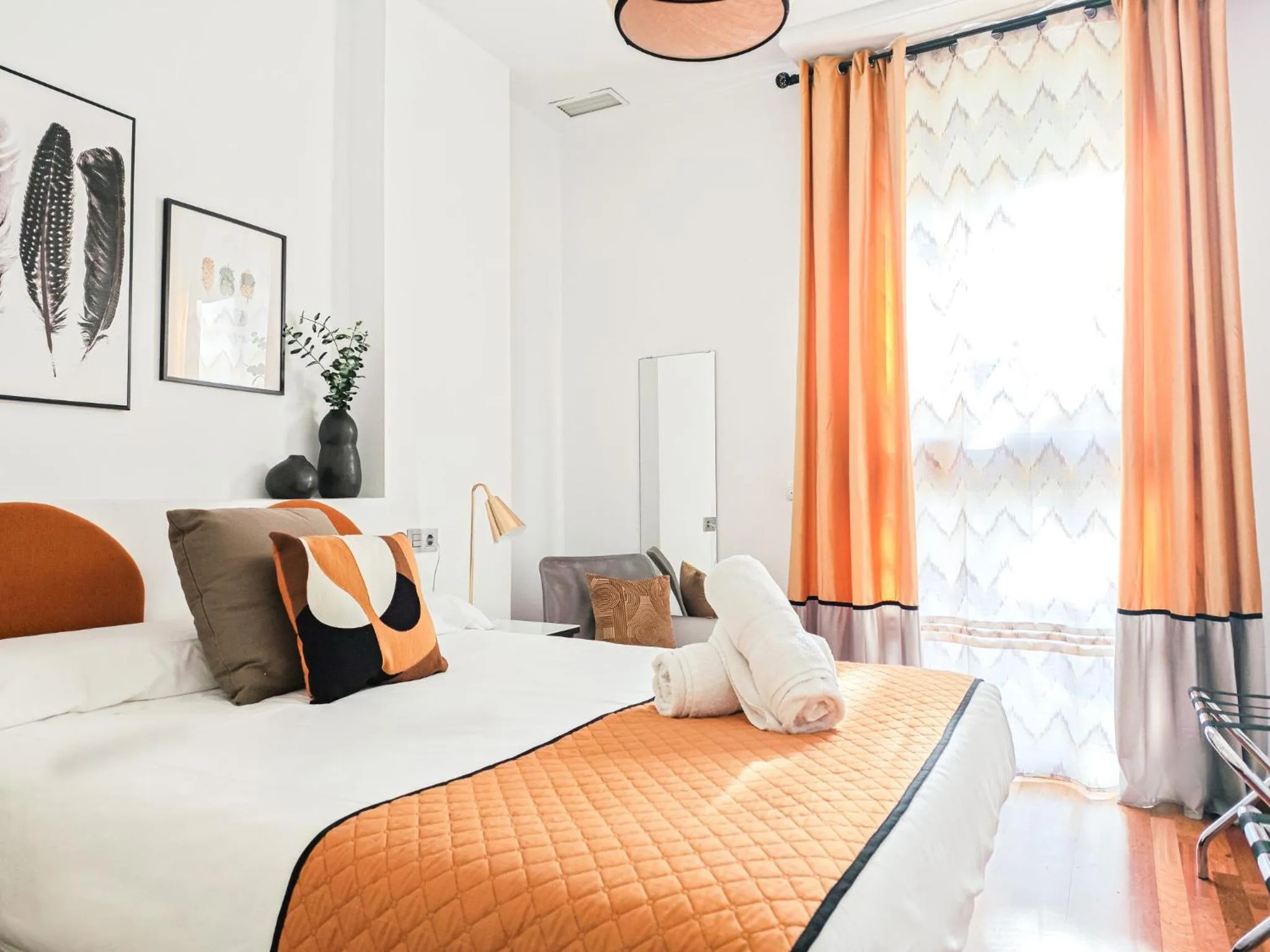 Bedroom, Bed in AZZ Sevilla Torre de la Plata Apartamentos