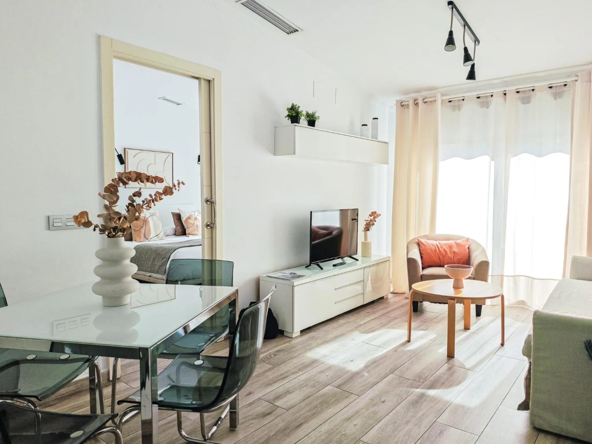 Living room in AZZ Sevilla Torre de la Plata Apartamentos