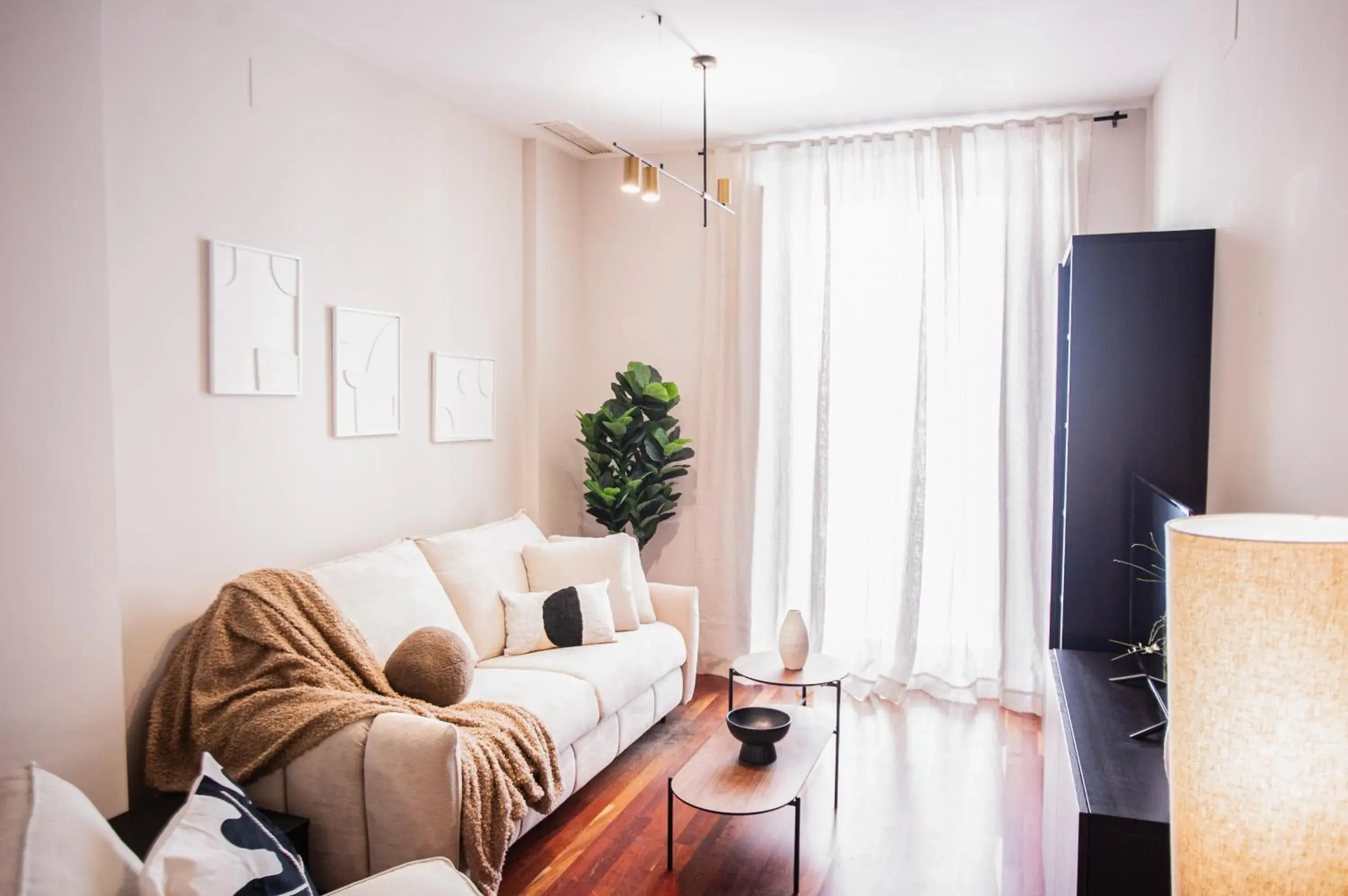 Two-Bedroom Apartment with Patio in AZZ Sevilla Torre de la Plata Apartamentos Two-Bedroom Apartment with Patio in AZZ Sevilla Torre de la Plata Apartamentos