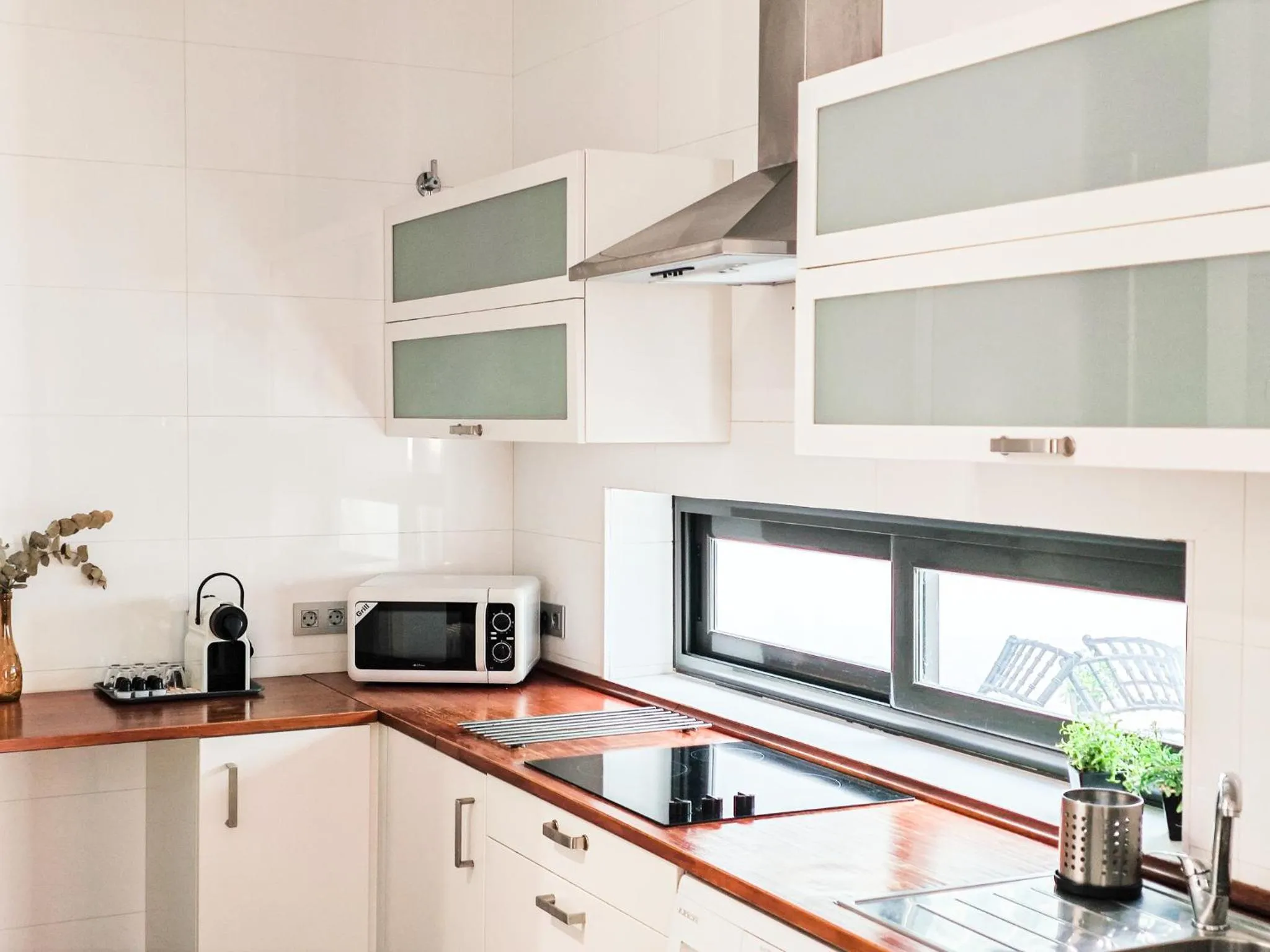 Kitchen or kitchenette in AZZ Sevilla Torre de la Plata Apartamentos