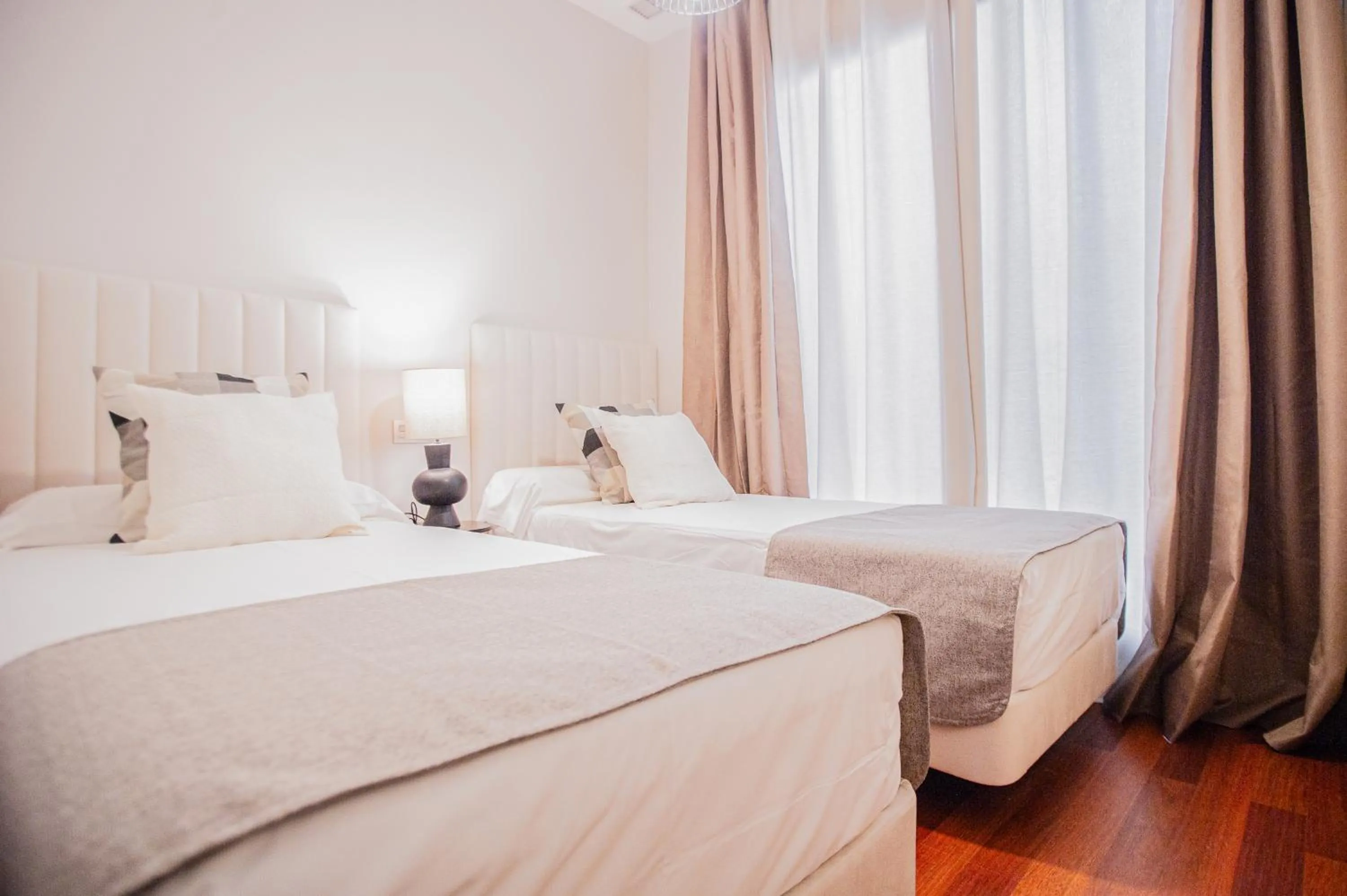 Bedroom, Bed in AZZ Sevilla Torre de la Plata Apartamentos