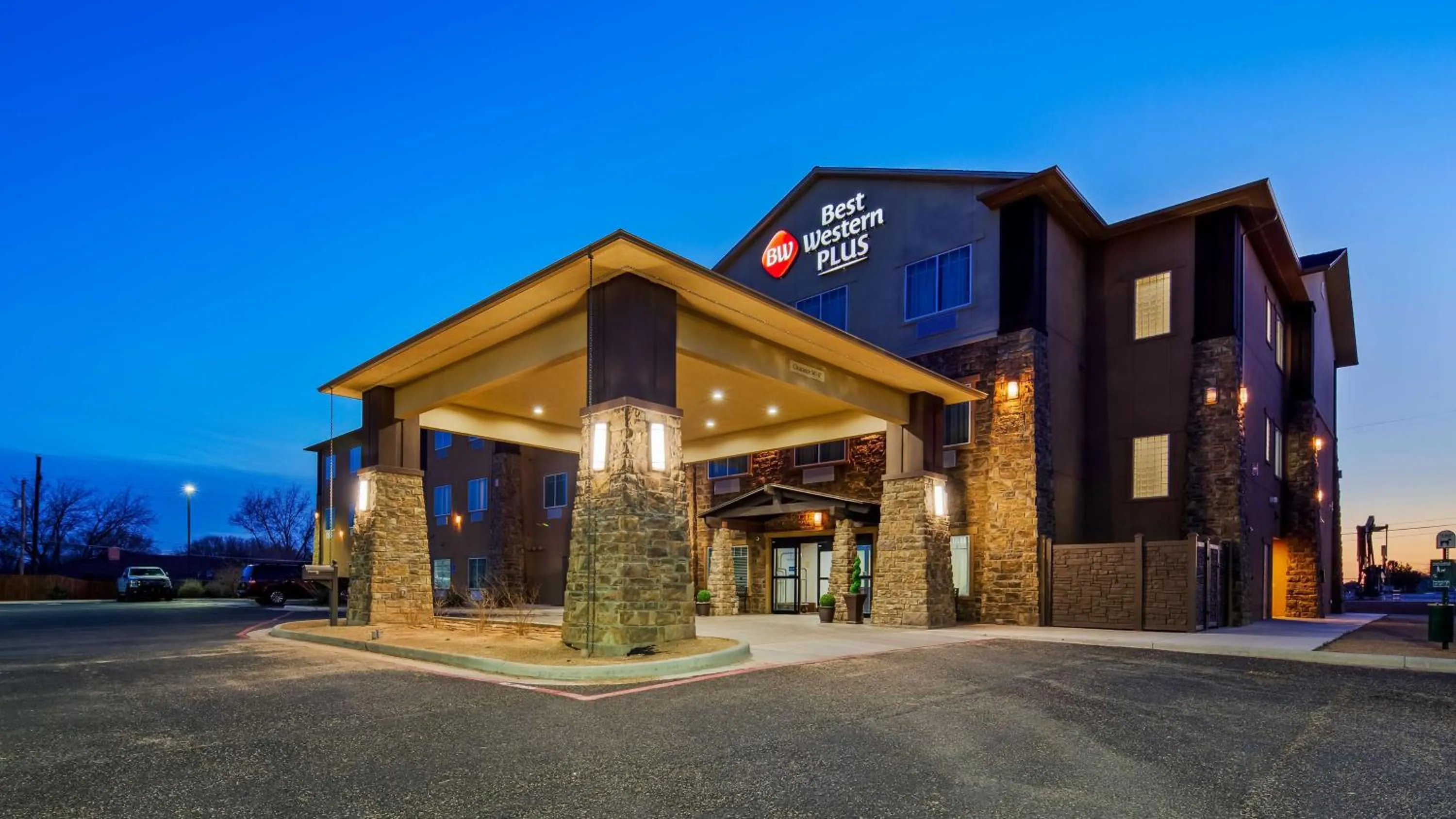 Property building in Best Western Plus Denver City Hotel & Suites