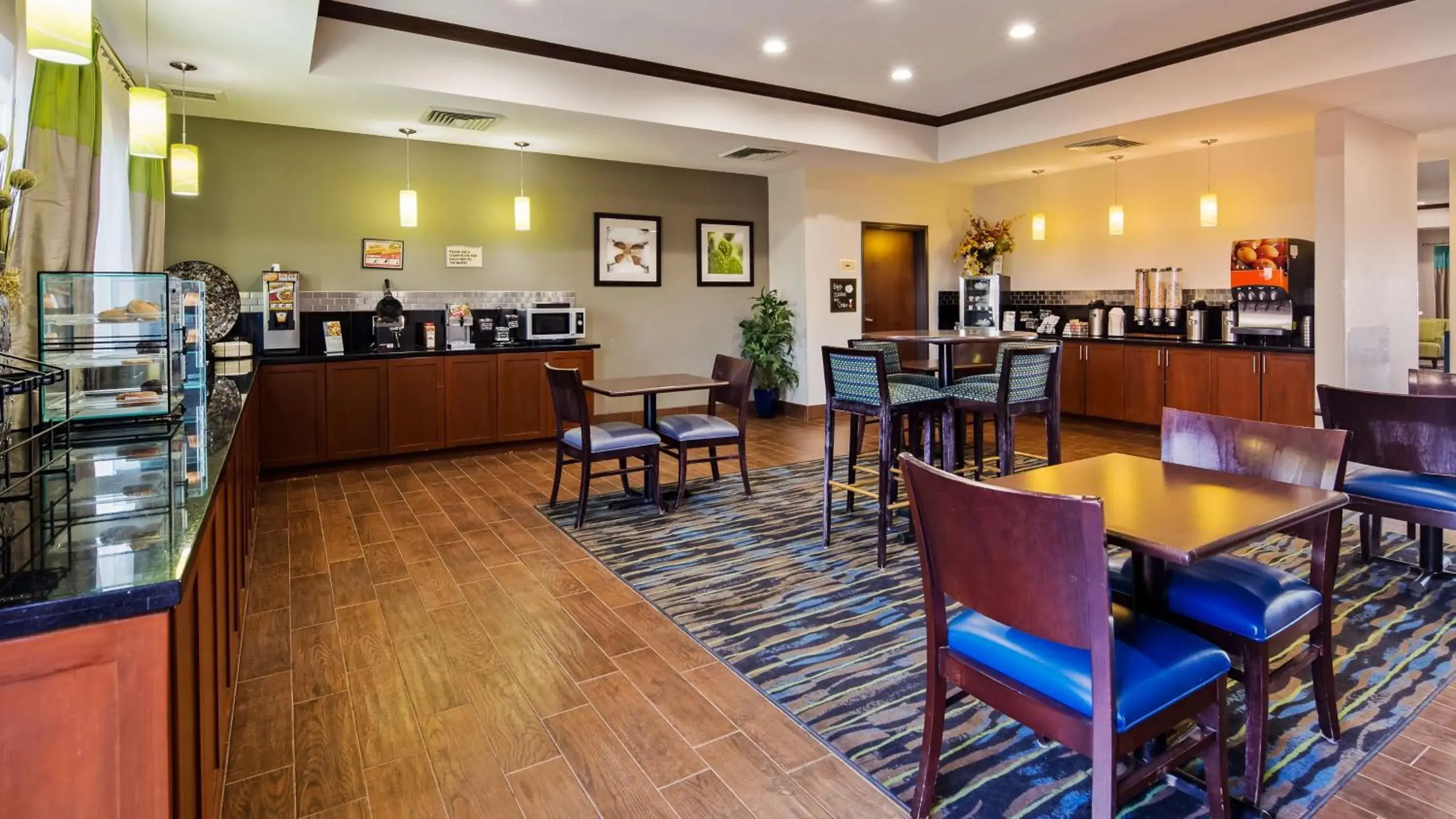 Breakfast in Best Western Plus Denver City Hotel & Suites Breakfast in Best Western Plus Denver City Hotel & Suites