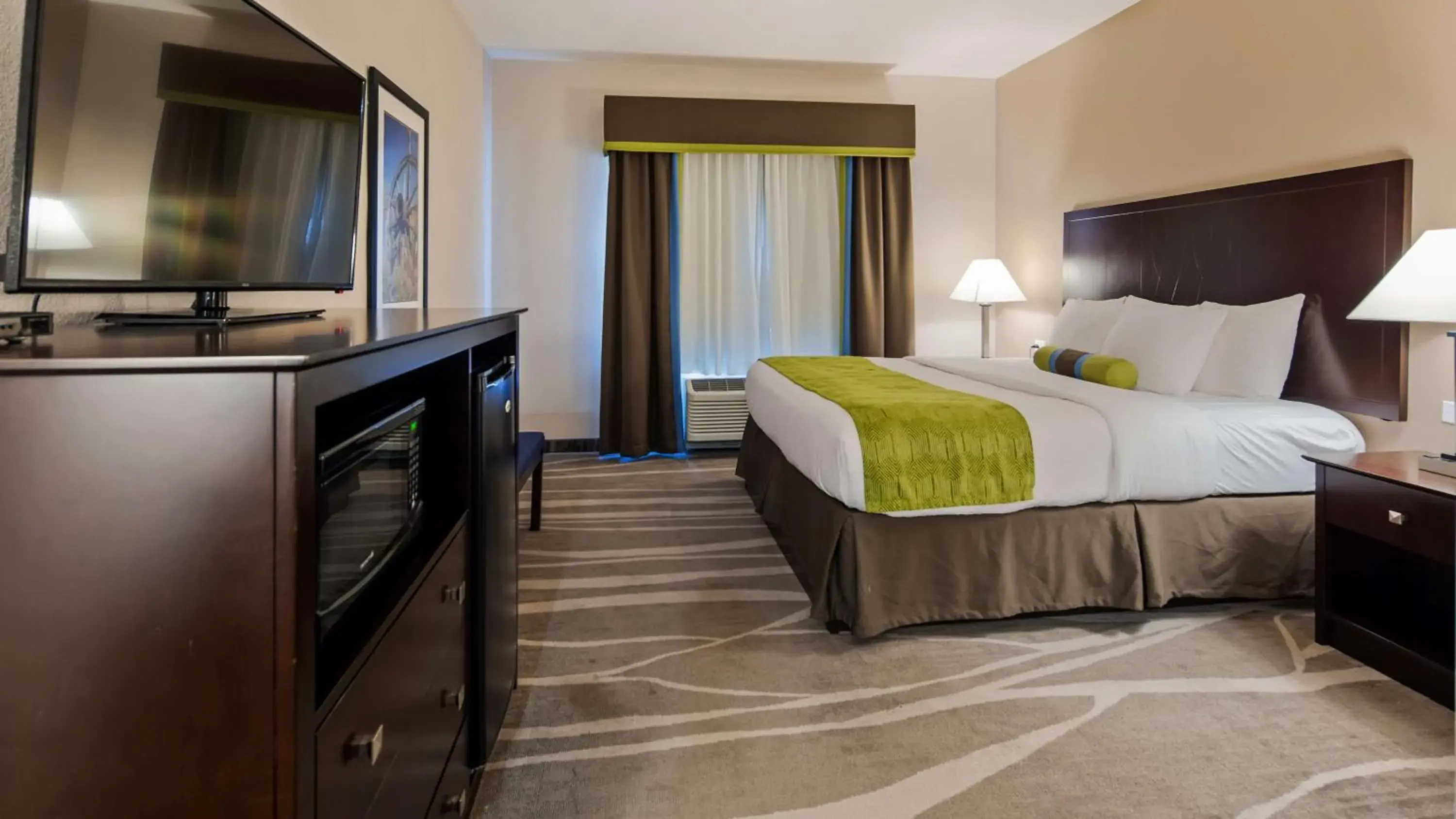 Bedroom, Bed in Best Western Plus Denver City Hotel & Suites Bedroom, Bed in Best Western Plus Denver City Hotel & Suites