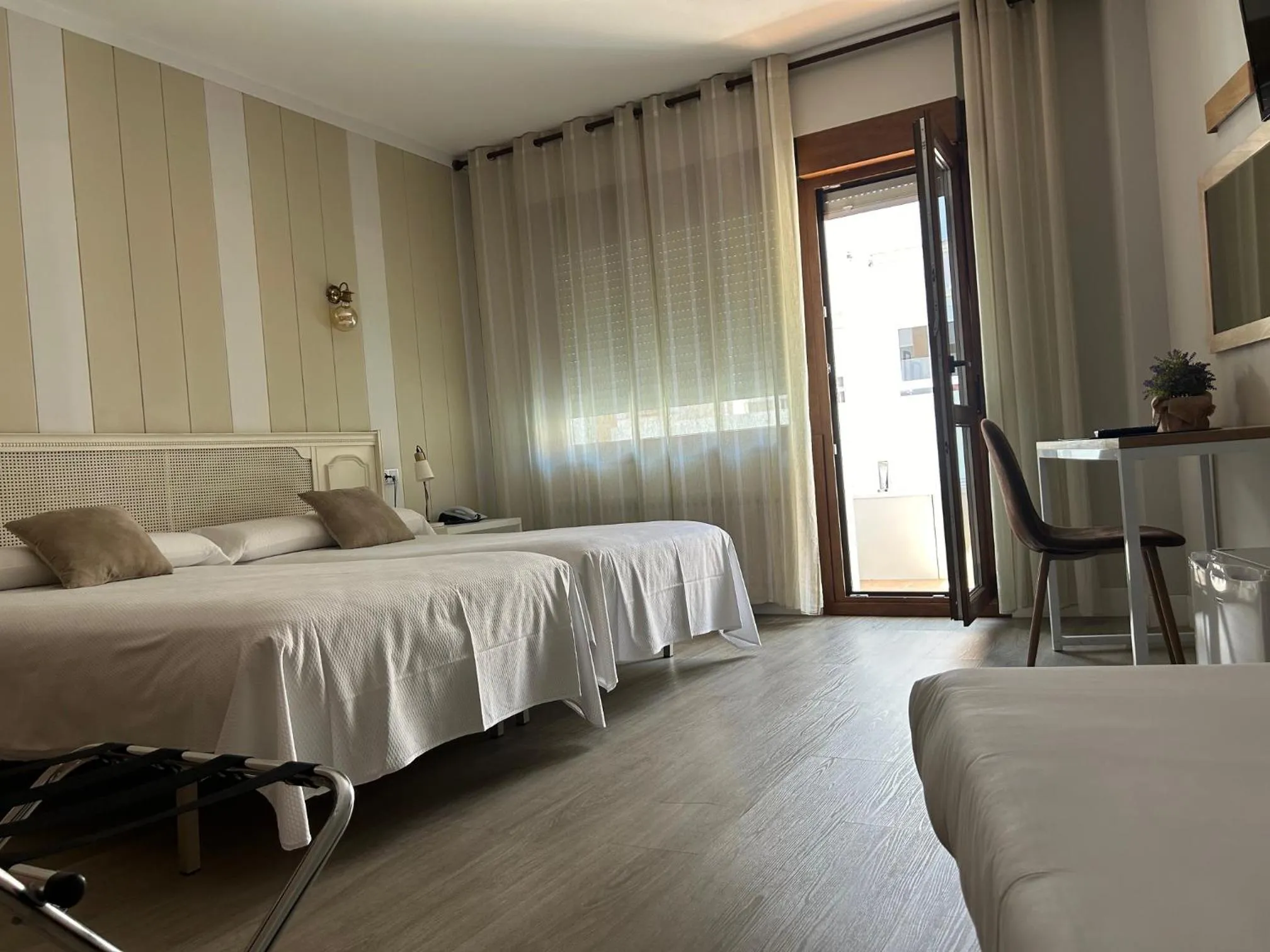 Bedroom, Bed in Hotel Marqués de Santillana