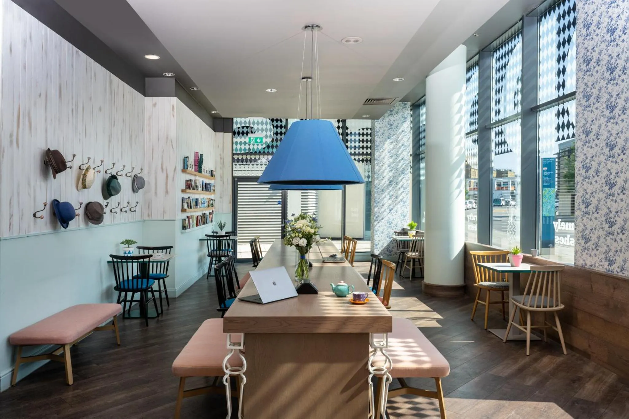 Lobby or reception in Leonardo Hotel Brighton - Formerly Jurys Inn