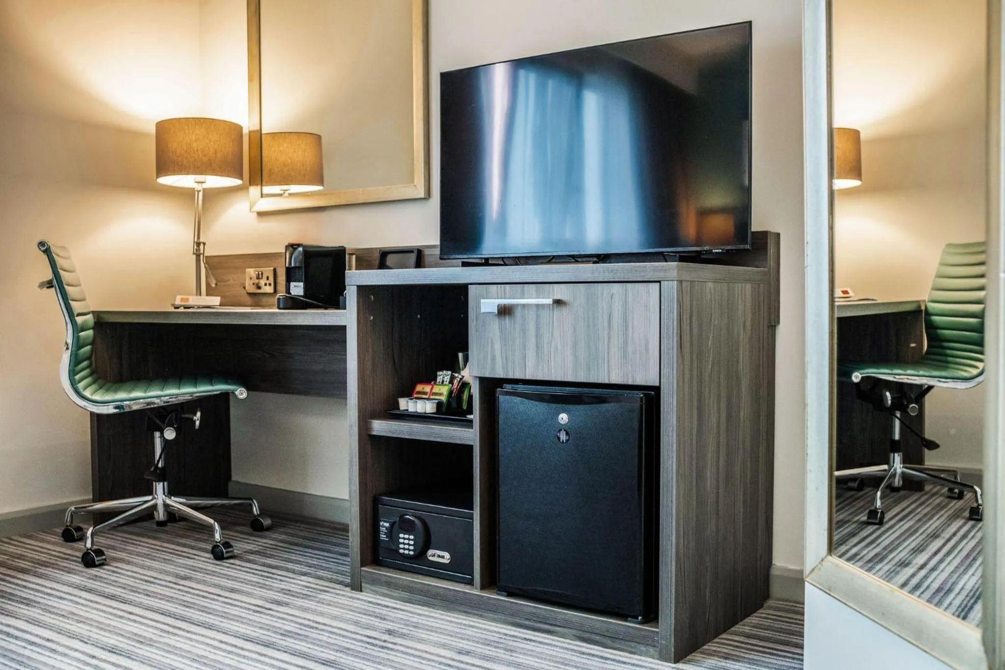TV and multimedia in Leonardo Hotel Brighton - Formerly Jurys Inn