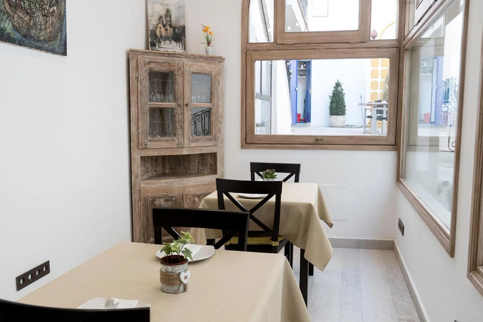 Restaurant/places to eat in Sa Voga Hotel & Spa