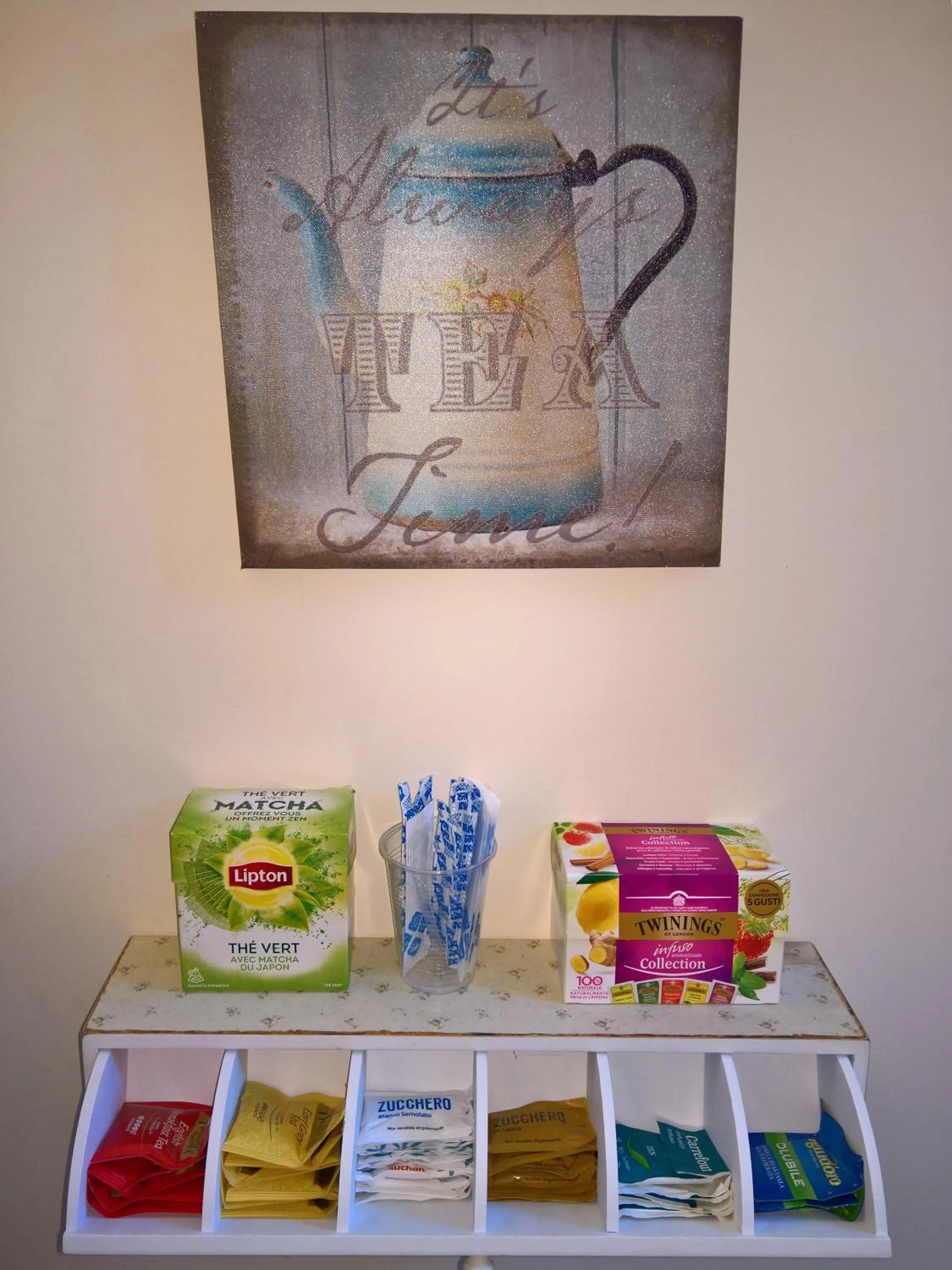 Coffee/tea facilities in Ianus Guest House