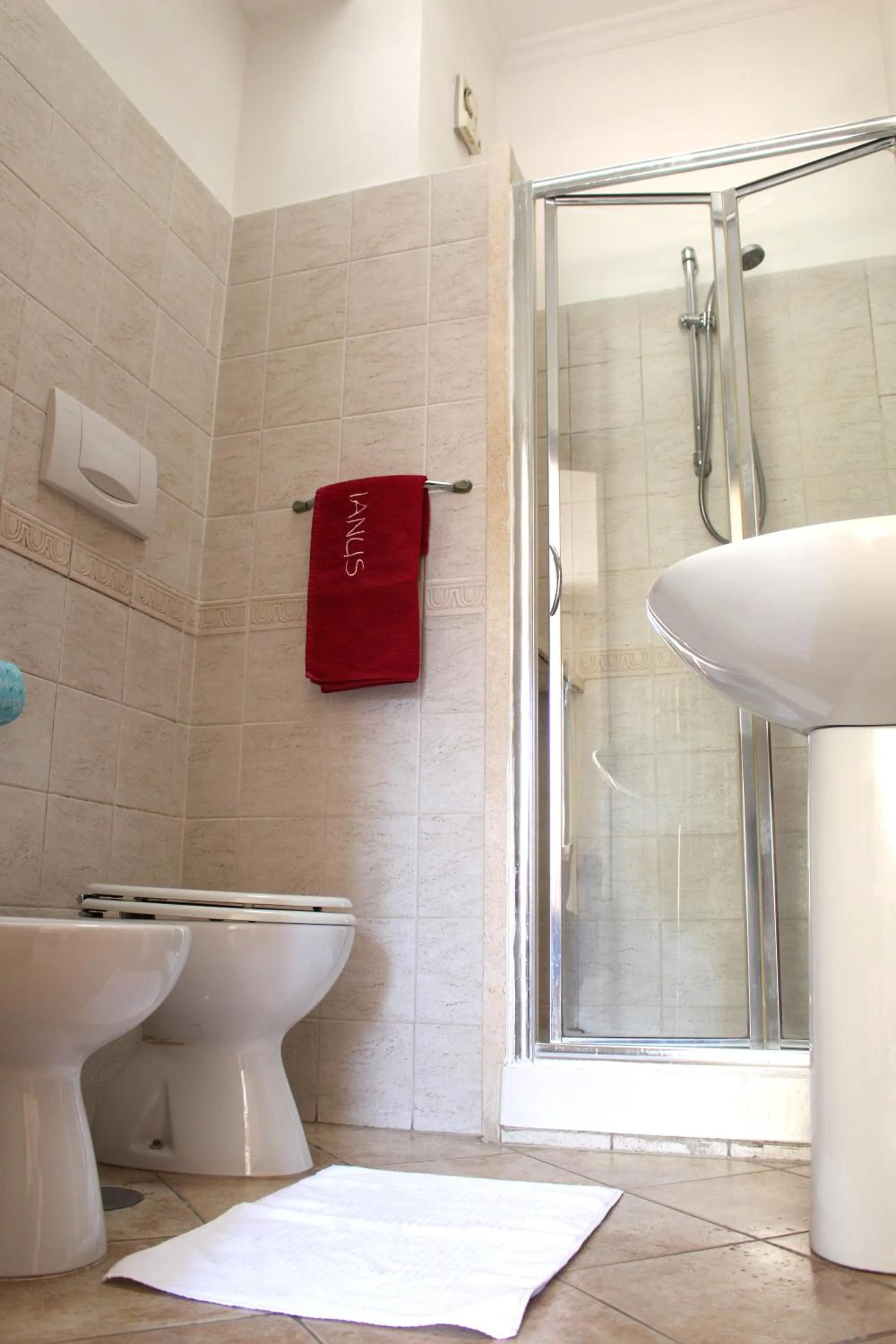 Shower in Ianus Guest House