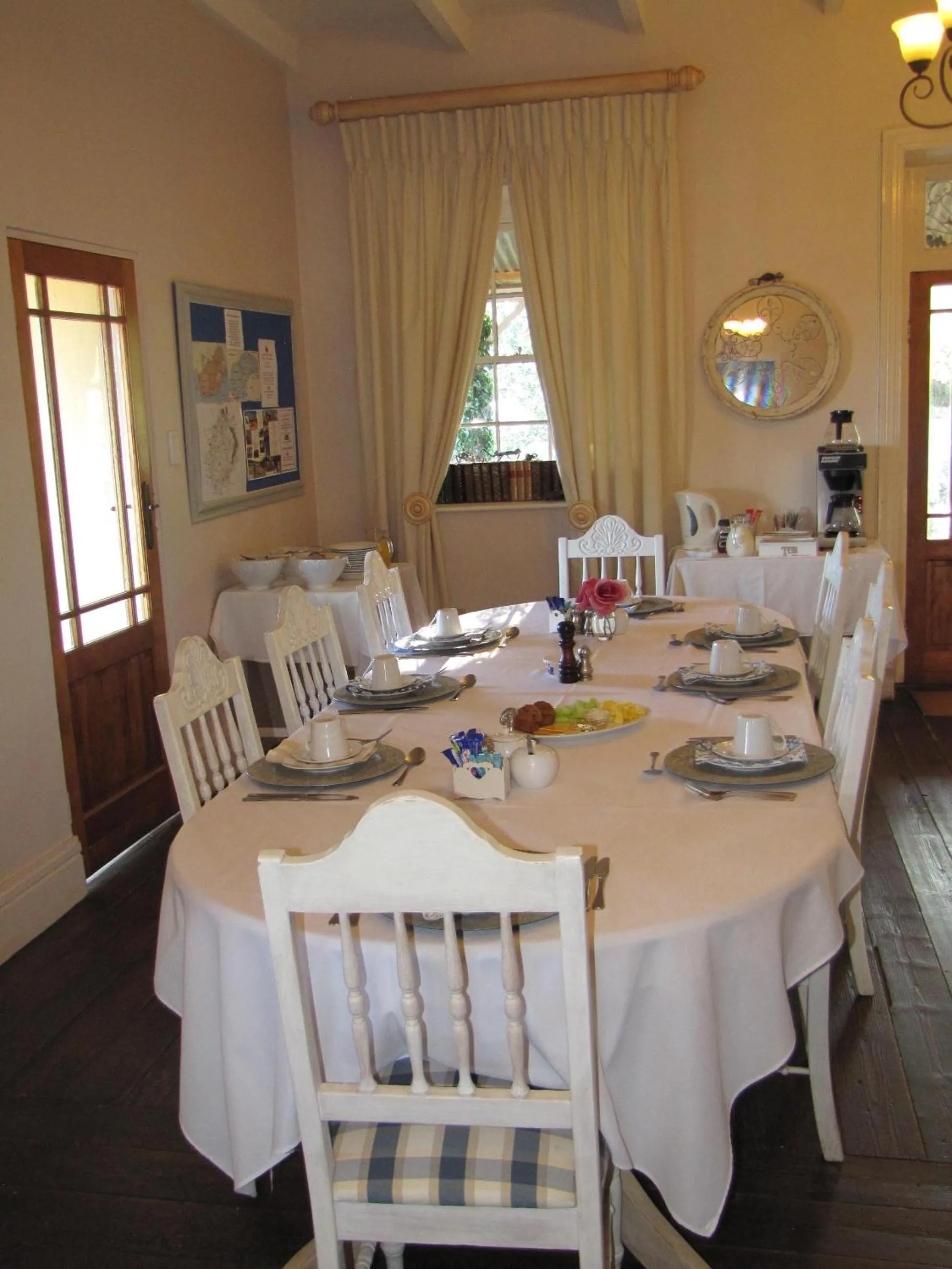 Breakfast in Sandstone Chameleon Guest House