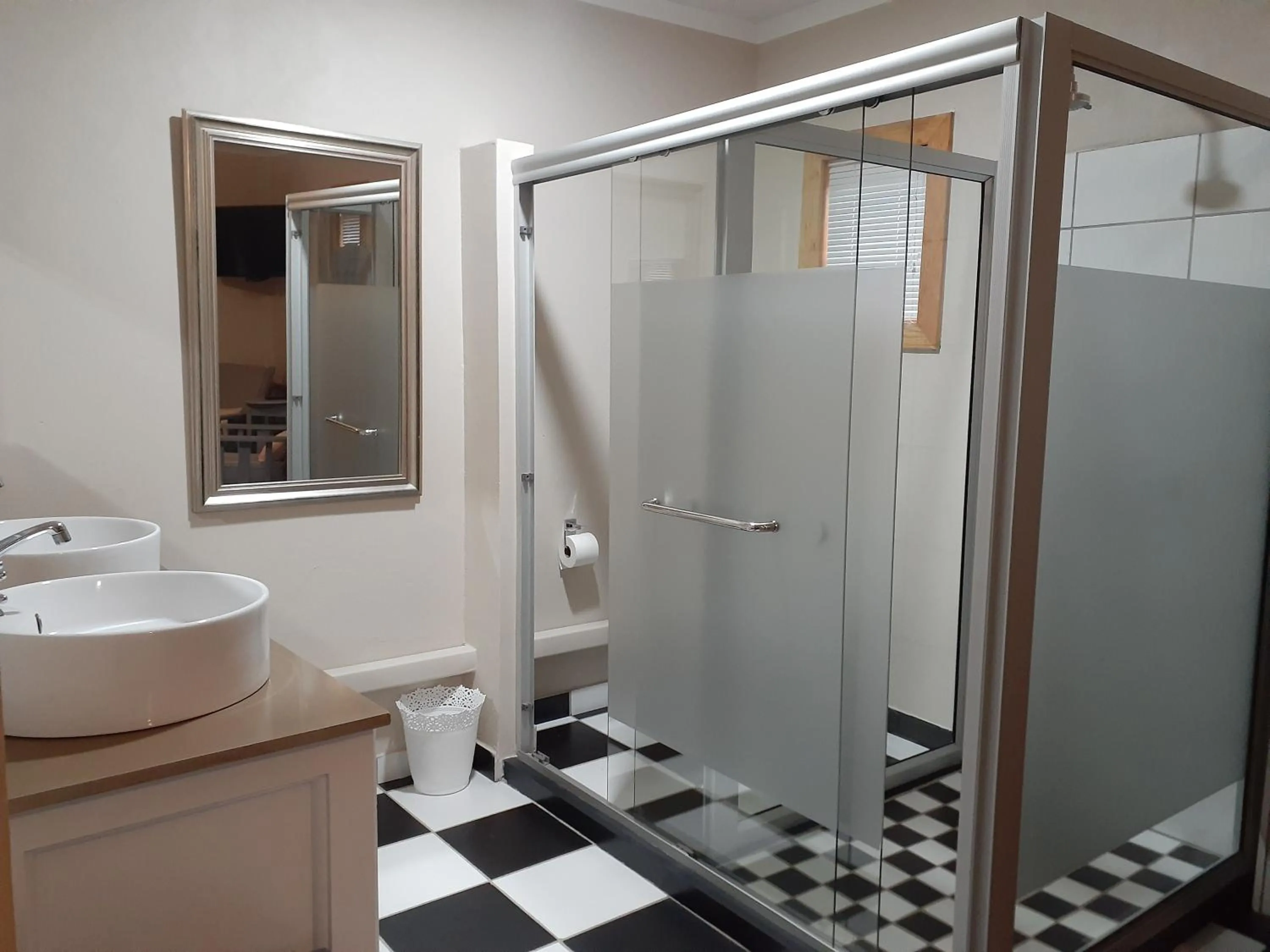 Bathroom in Sandstone Chameleon Guest House