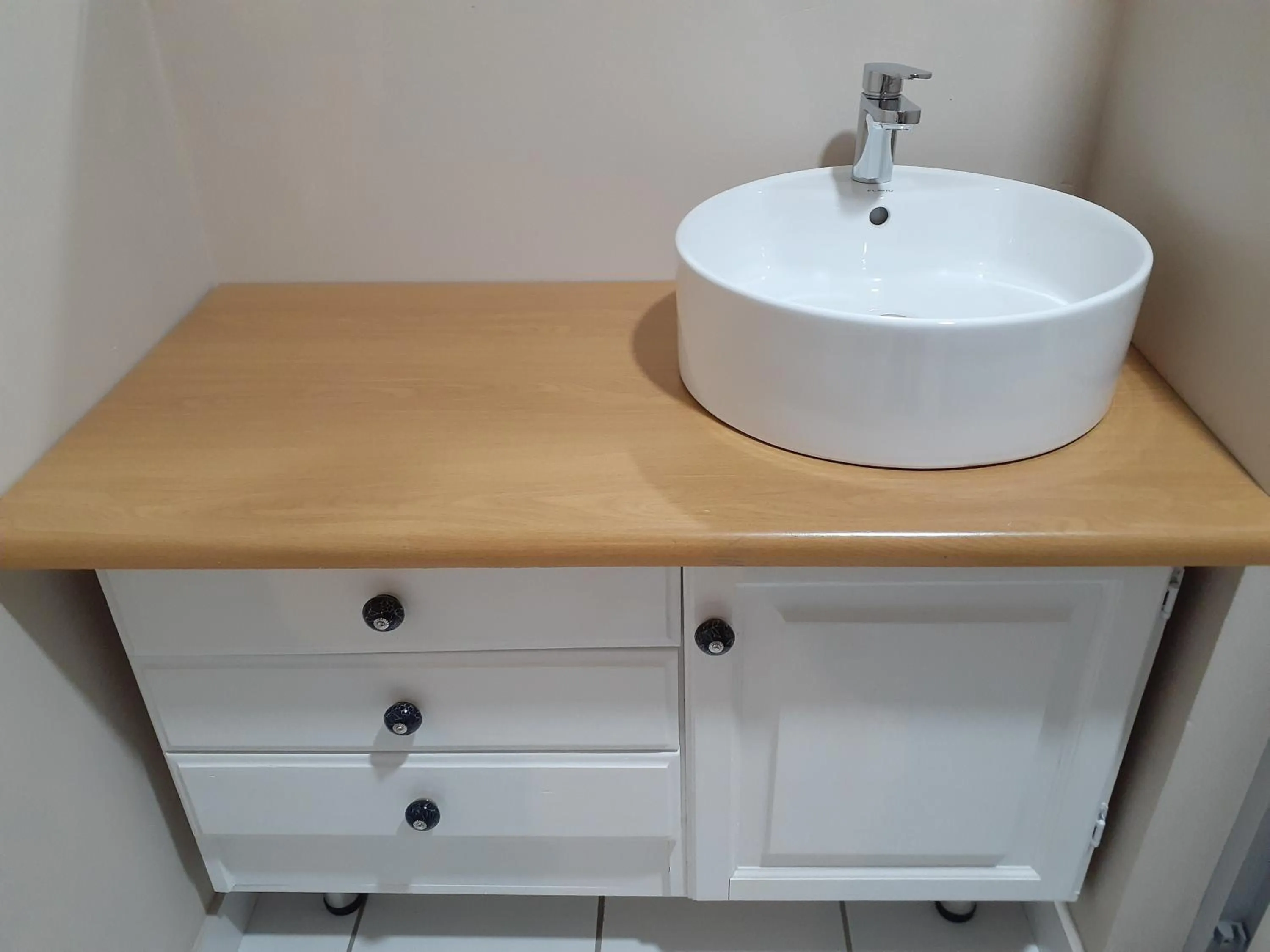 Bathroom in Sandstone Chameleon Guest House