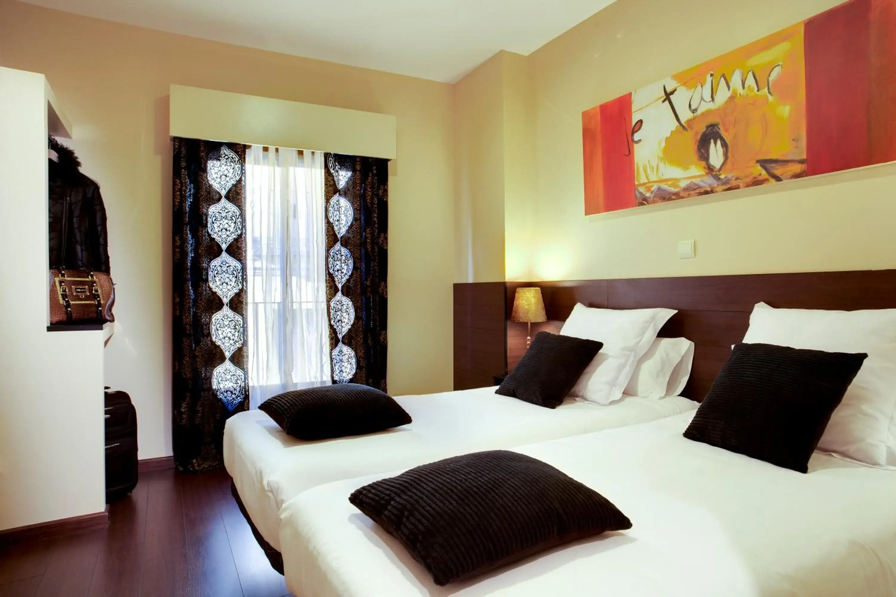 Twin Room in THC Tirso Molina Hostel Twin Room in THC Tirso Molina Hostel