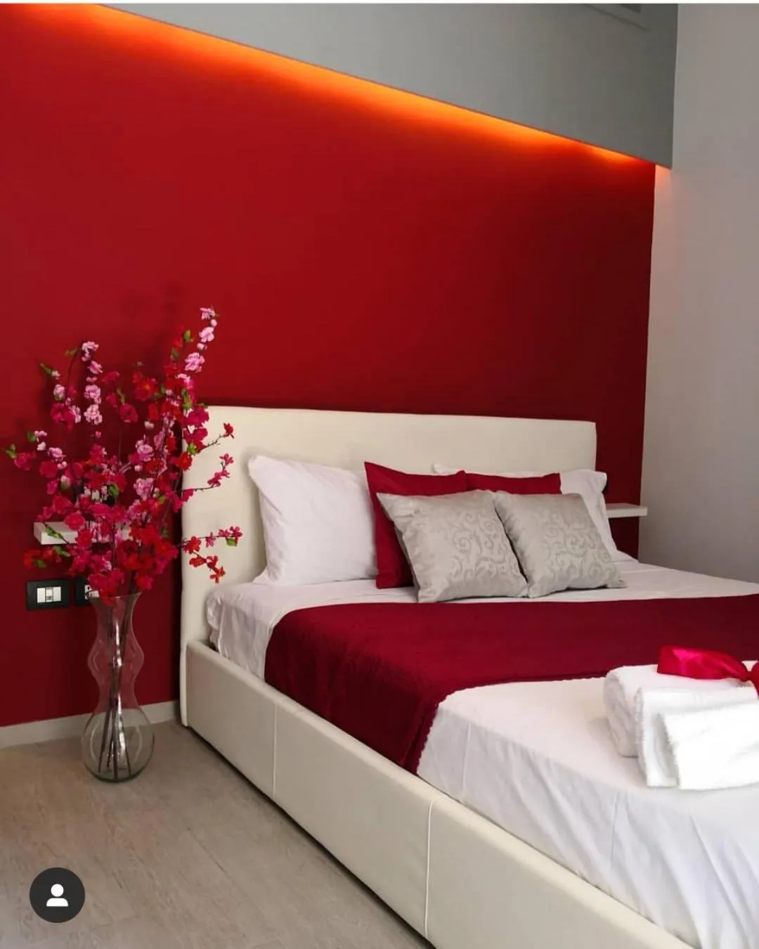 Bedroom, Bed in Bell's