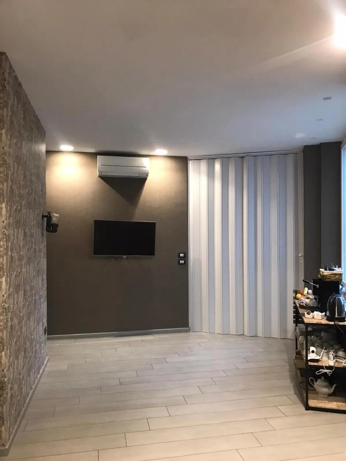 Communal lounge/ TV room in Bell's