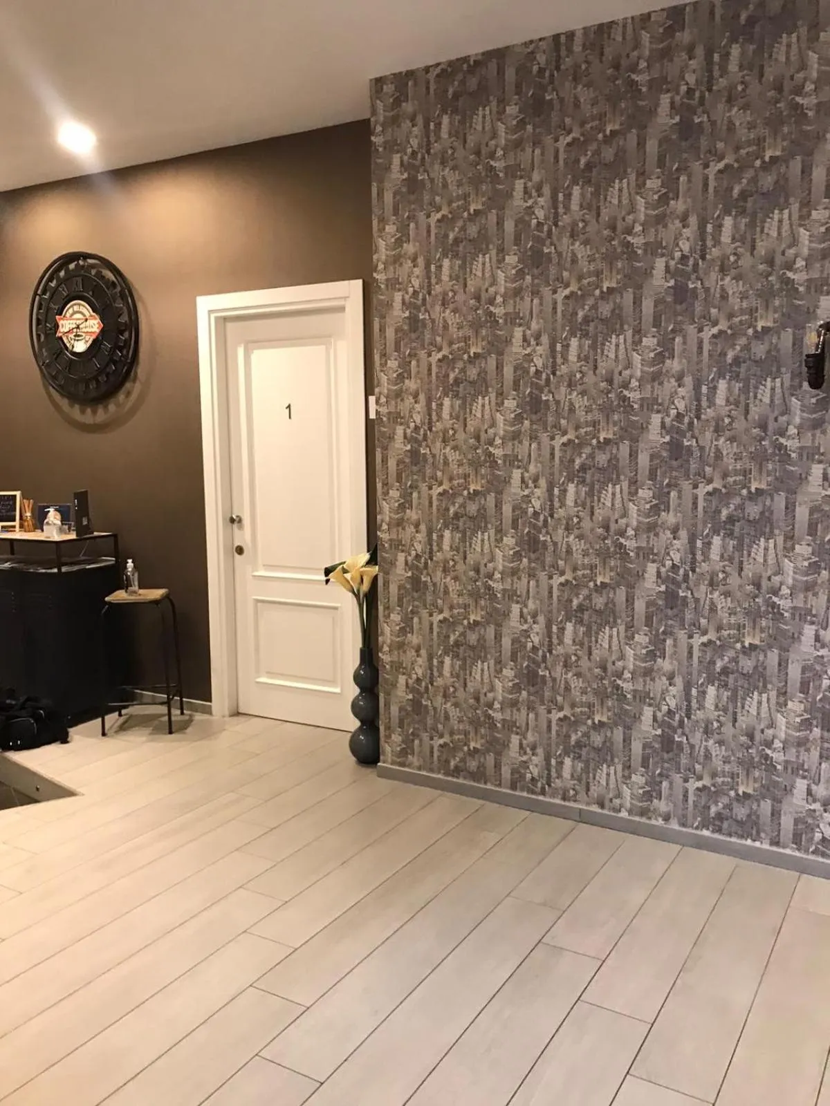 Communal lounge/ TV room in Bell's