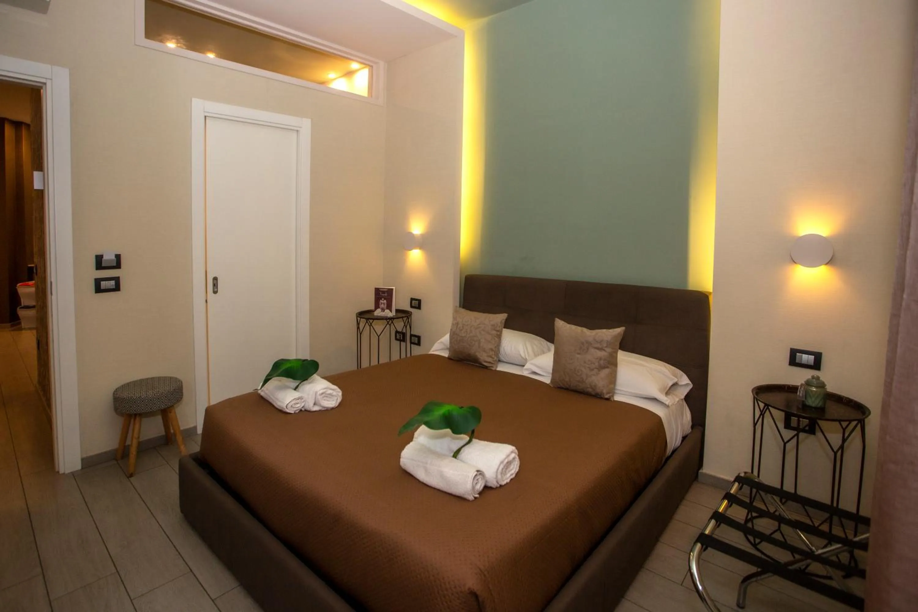 Bedroom, Bed in Bell's