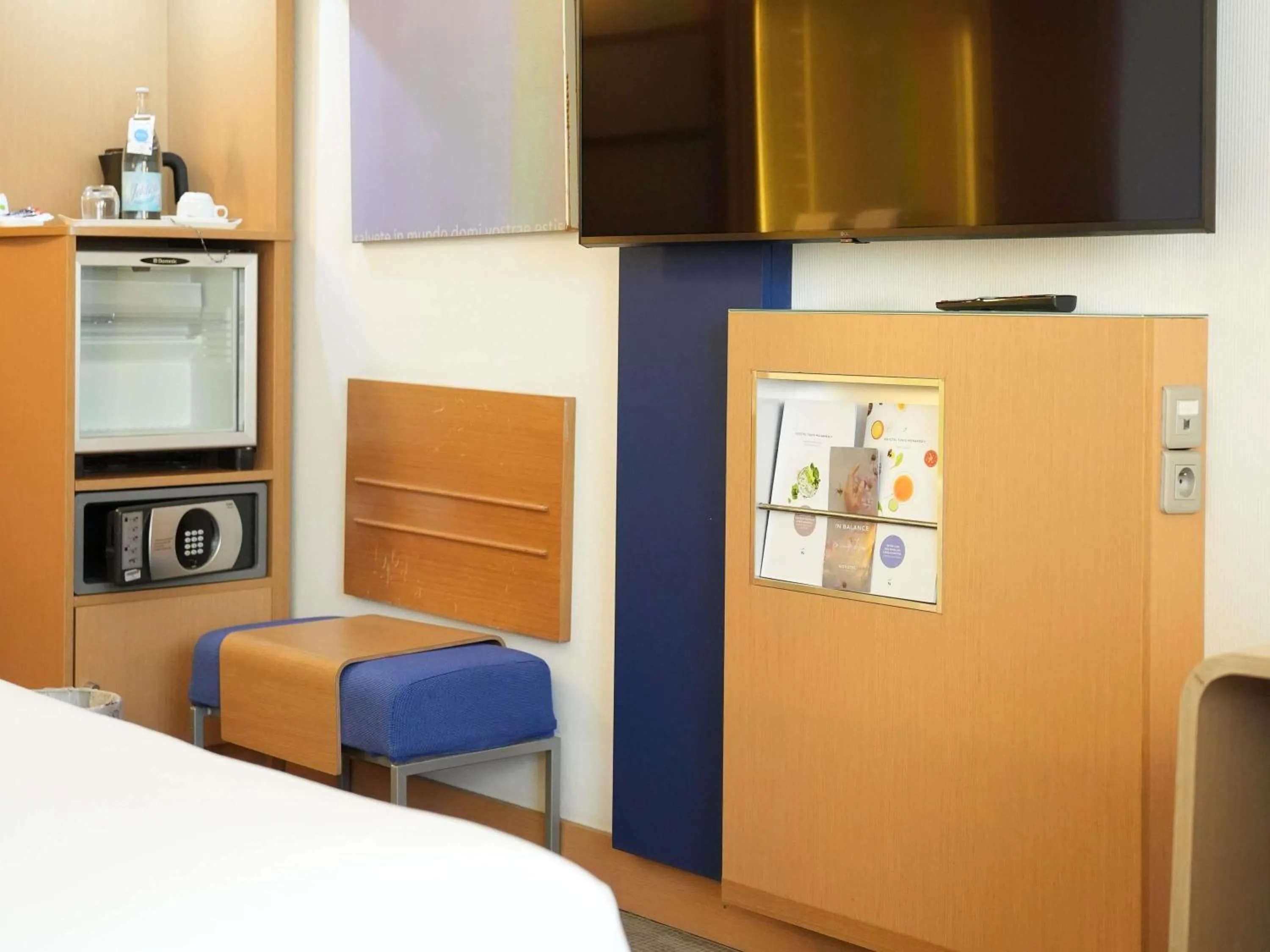 Bedroom, Bed in Novotel Tunis