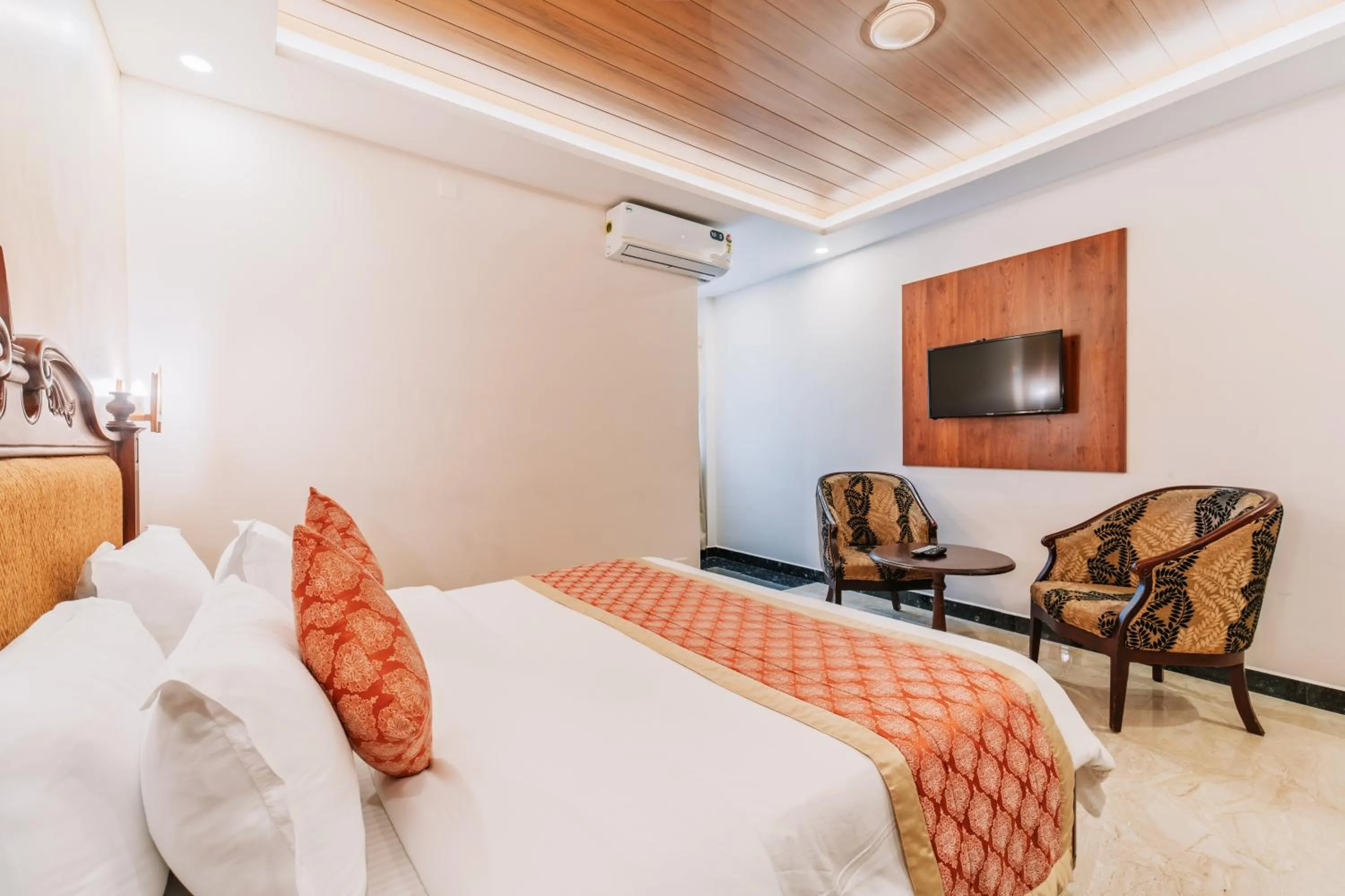 Bed in Seasons Thekkady