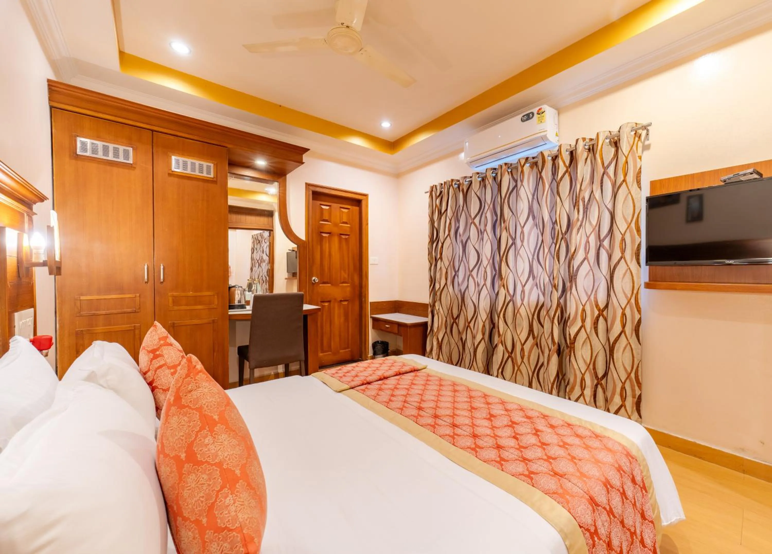 Bed in Seasons Thekkady