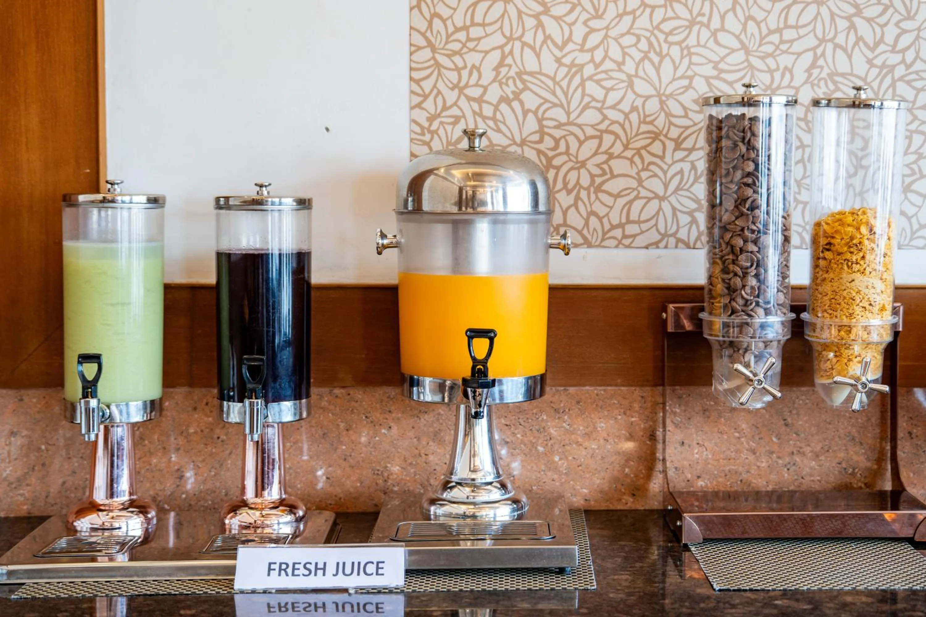 Restaurant/places to eat in Seasons Thekkady