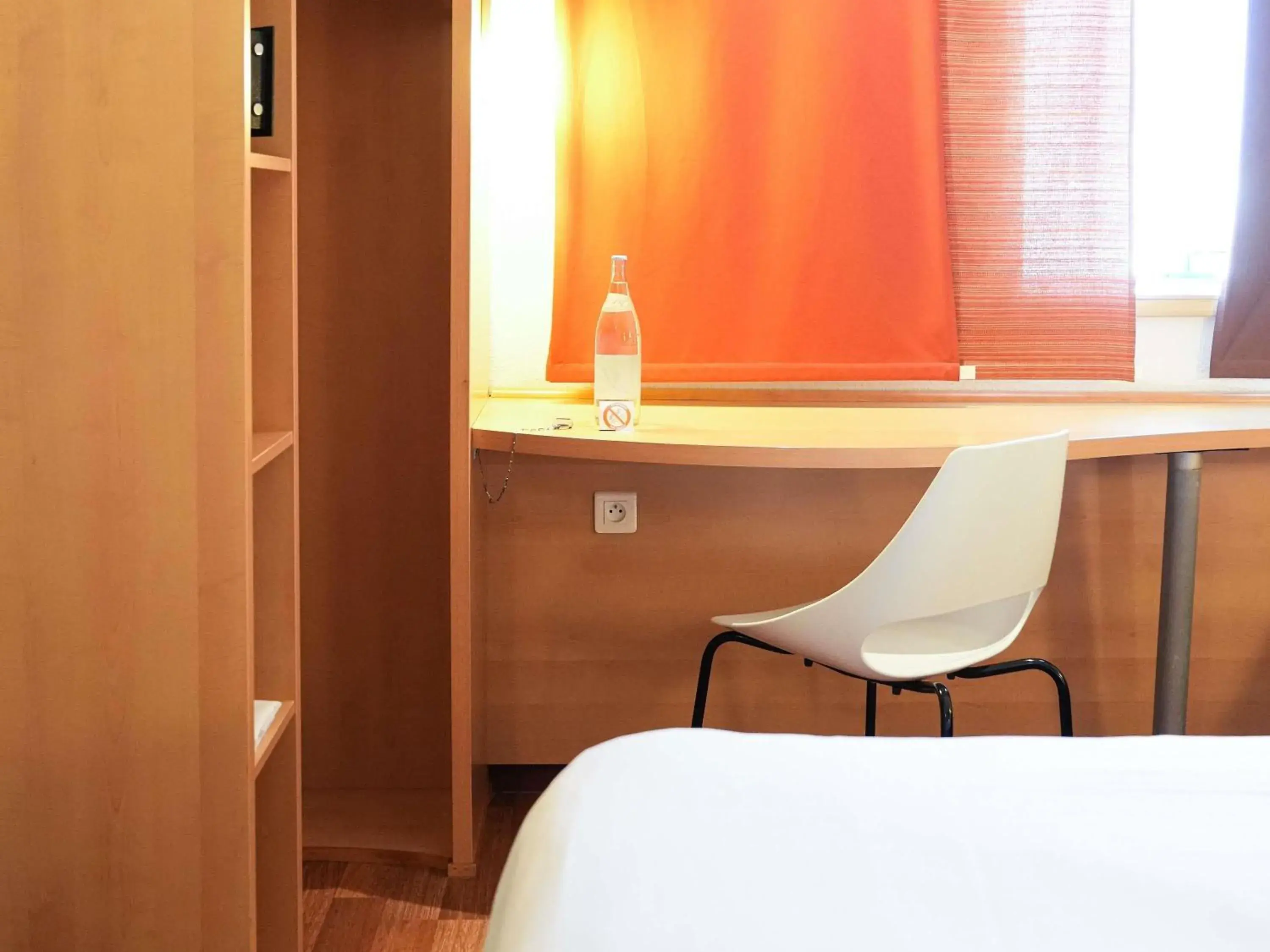 Bedroom, Bed in Ibis Tunis Bedroom, Bed in Ibis Tunis