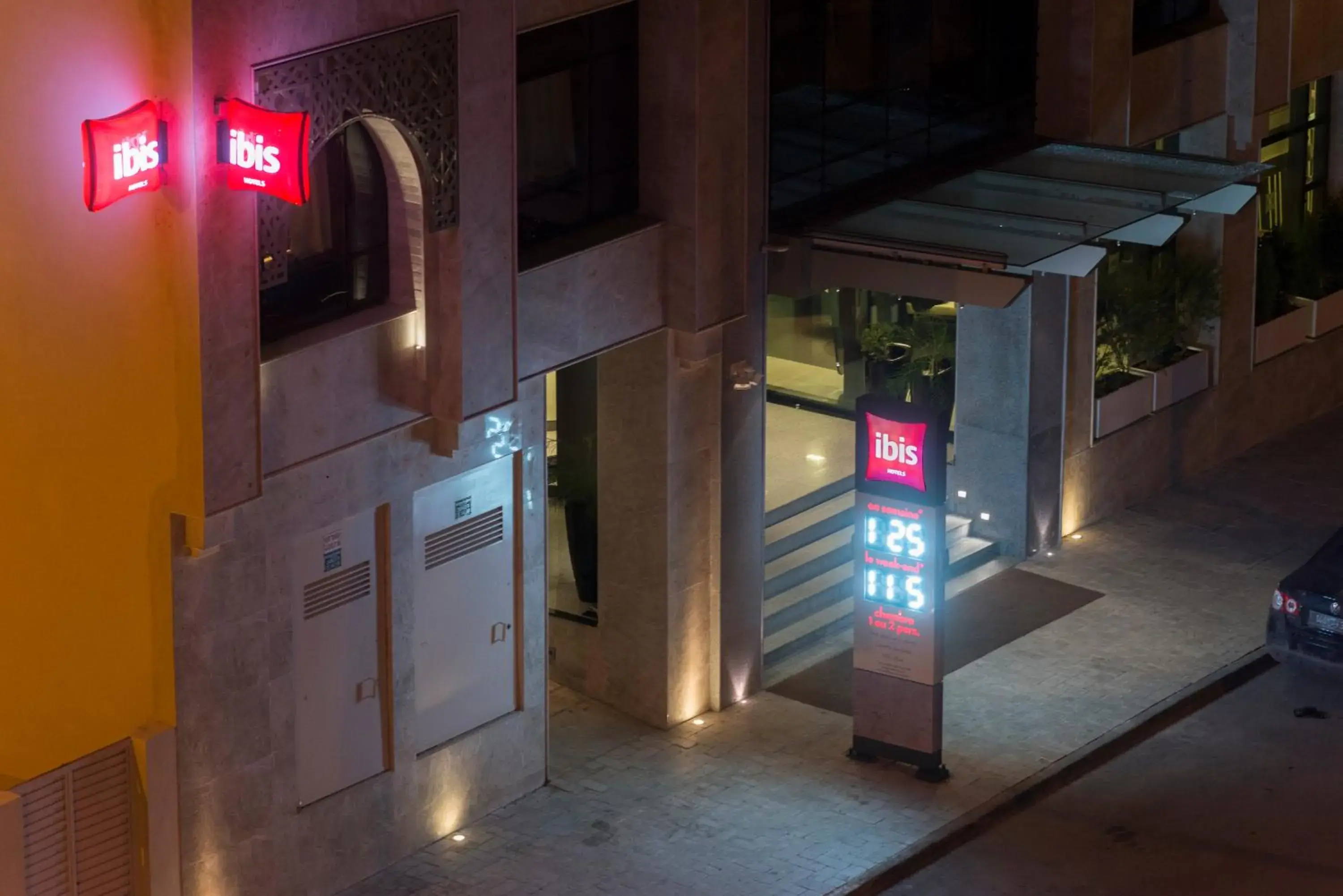 Facade/entrance in Ibis Tunis Facade/entrance in Ibis Tunis