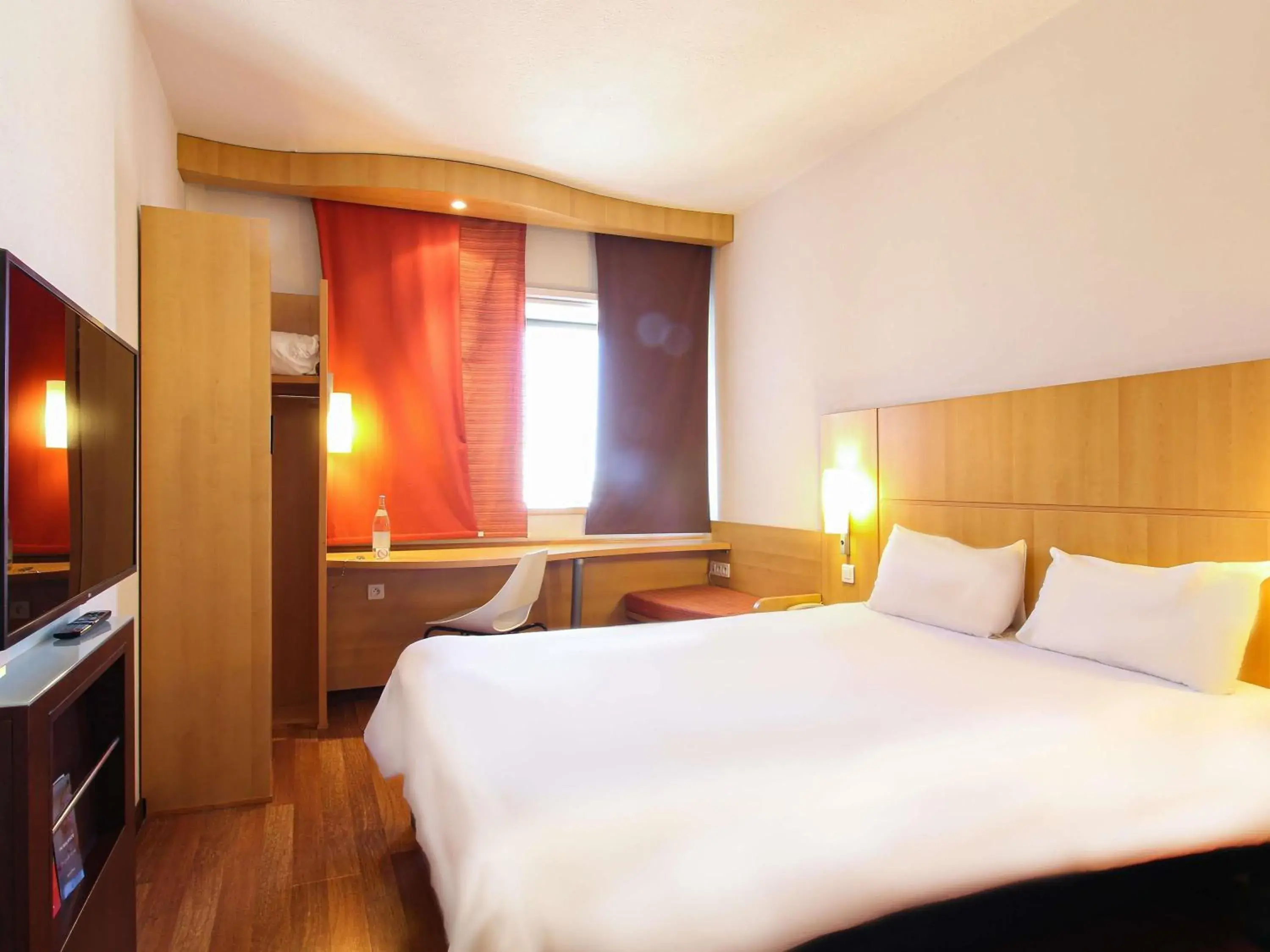 Bedroom, Bed in Ibis Tunis Bedroom, Bed in Ibis Tunis