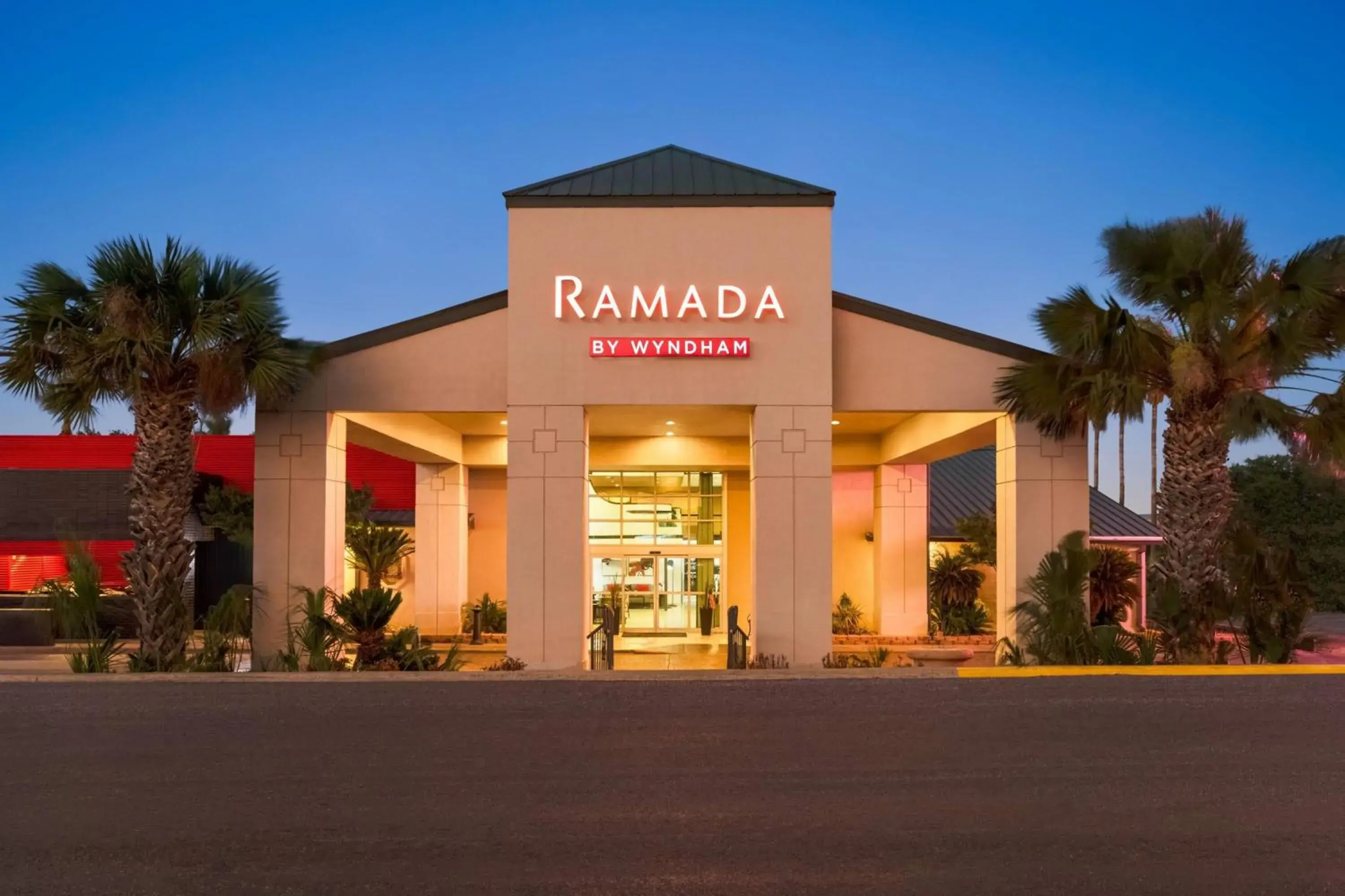 Property building in Ramada by Wyndham Del Rio Property building in Ramada by Wyndham Del Rio