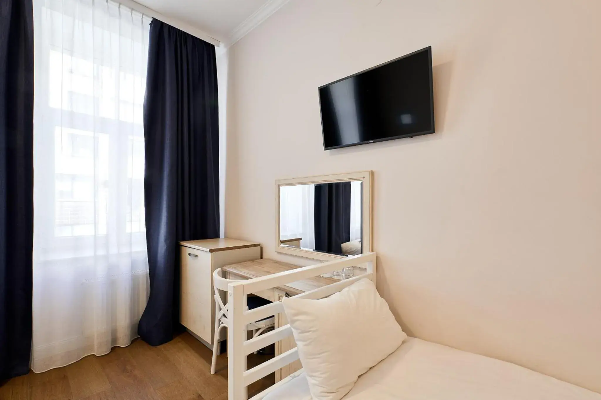 TV and multimedia, Bed in Stabu Sēta Residence TV and multimedia, Bed in Stabu Sēta Residence