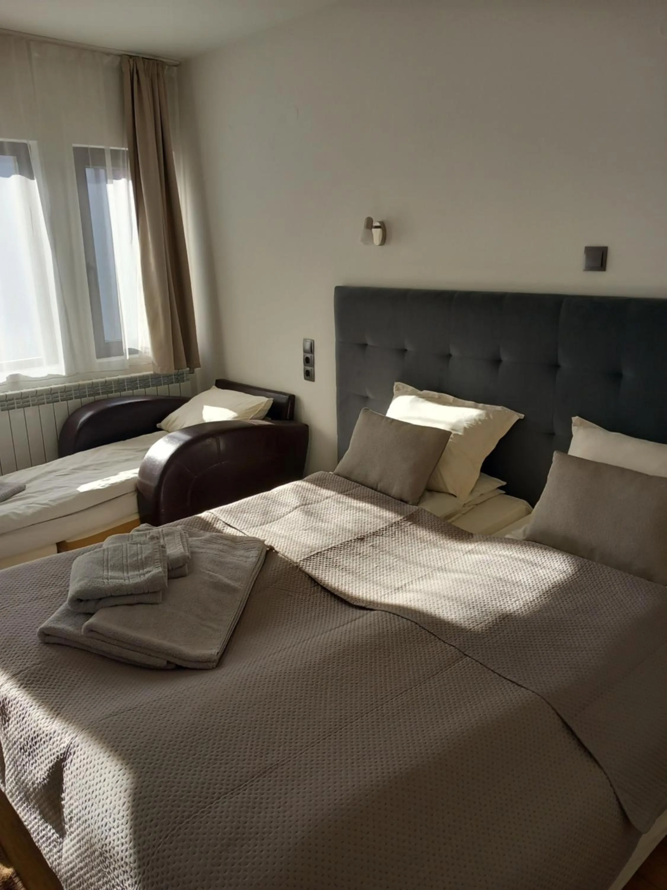 Twin Room with Extra Bed in Guest house Skabrin