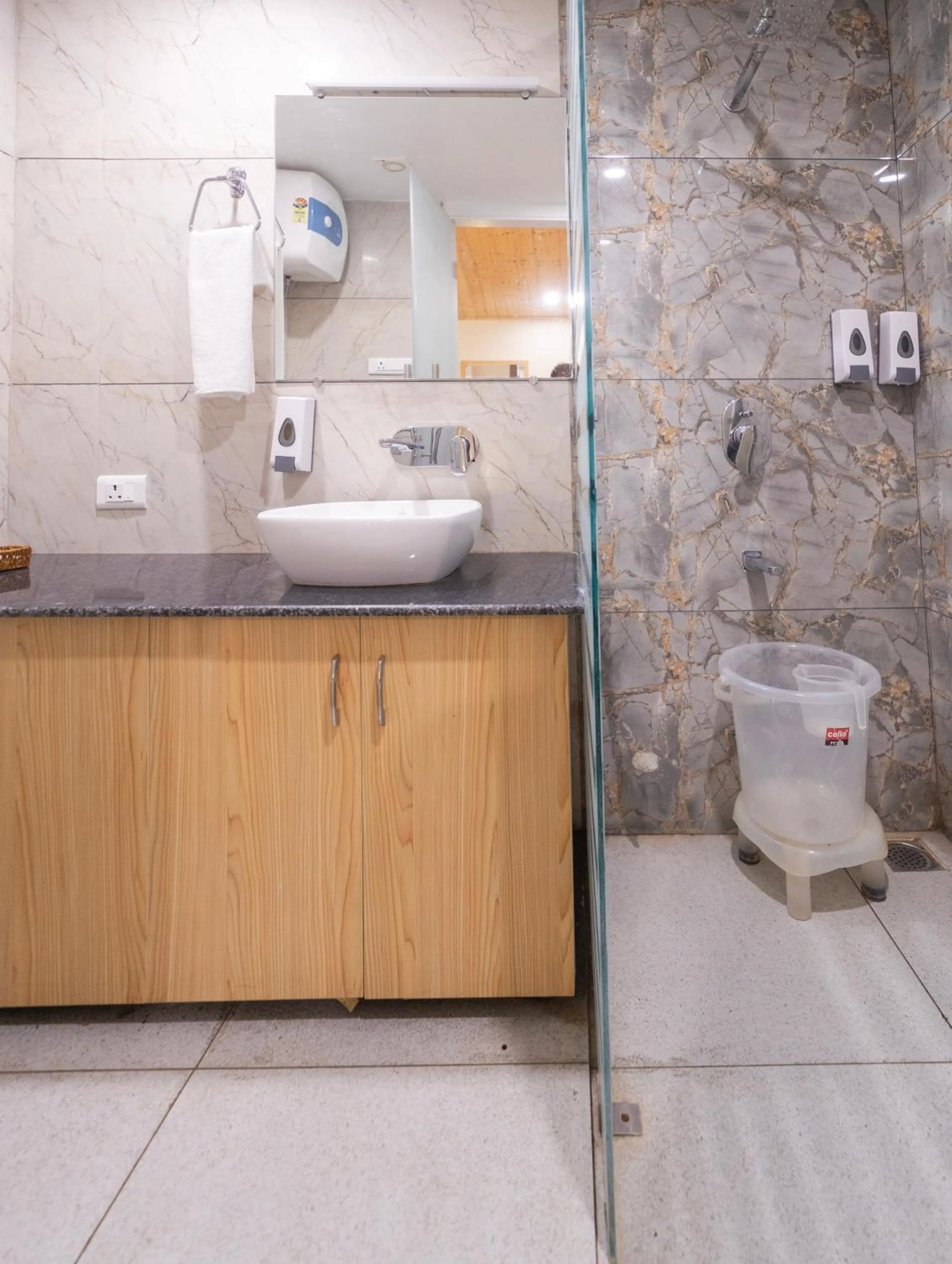 Bathroom in Hotel Green - Behind Parmarth Niketan