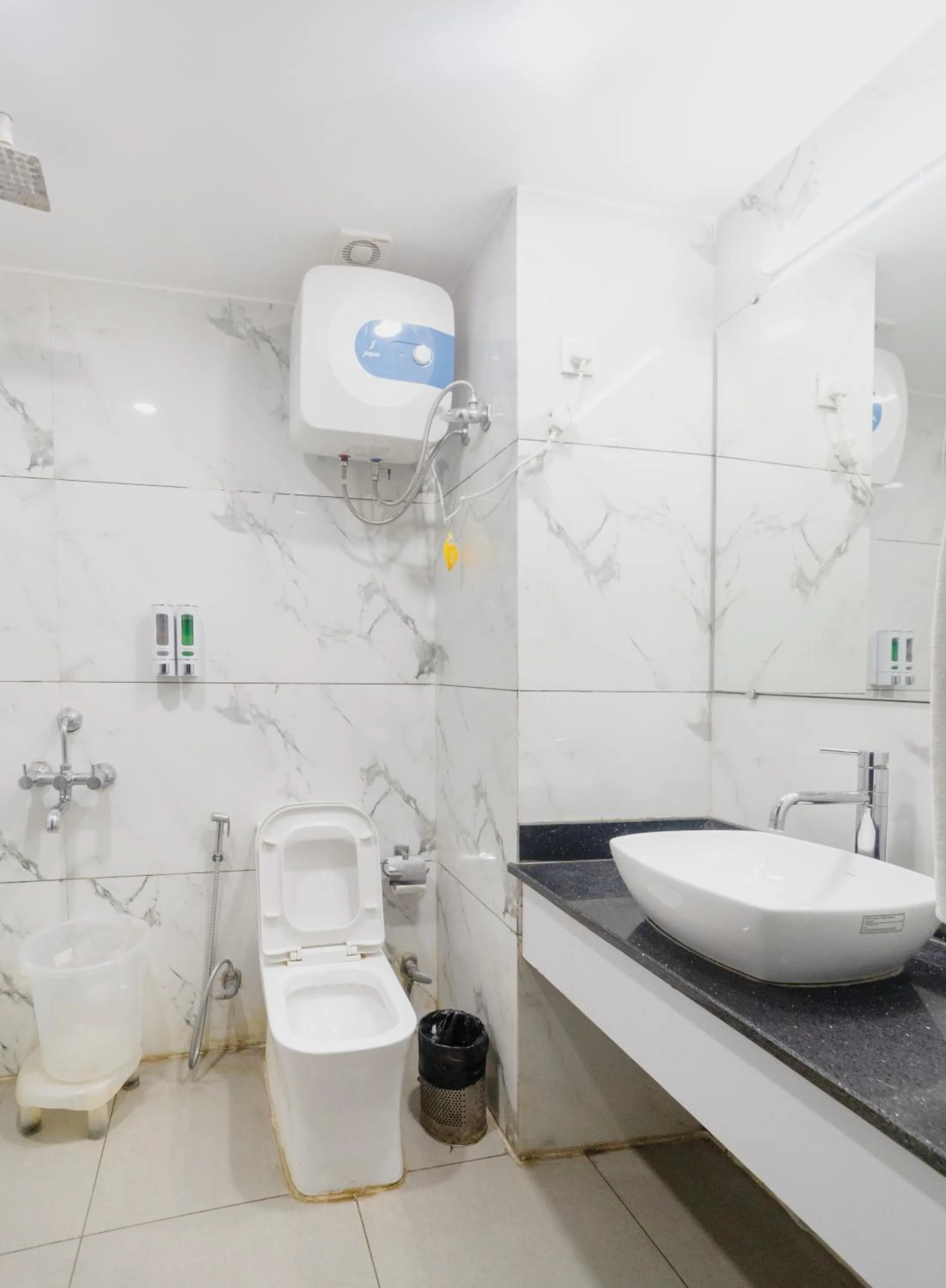 Bathroom in Hotel Green - Behind Parmarth Niketan