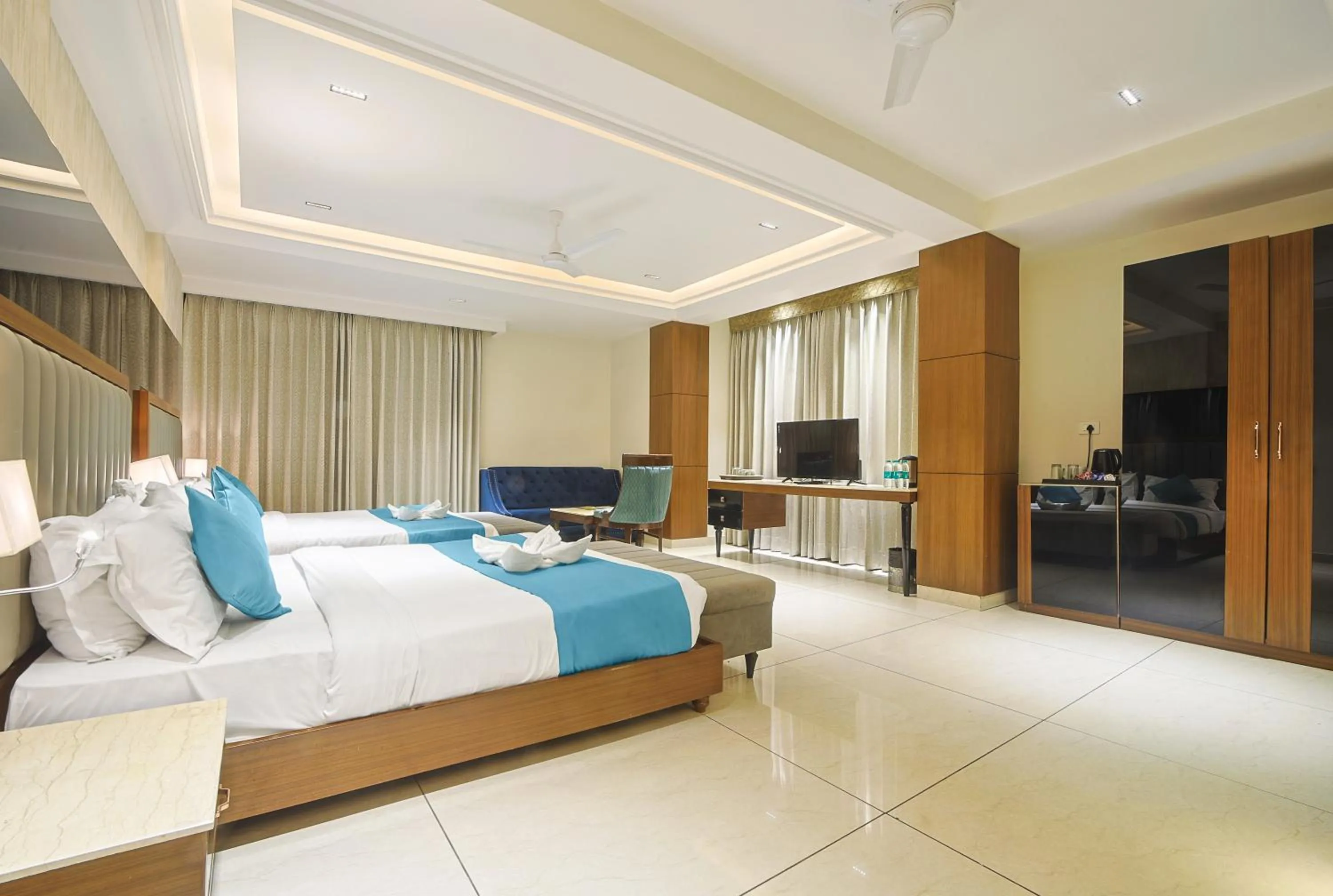 Bedroom, Bed in Hotel Green - Behind Parmarth Niketan