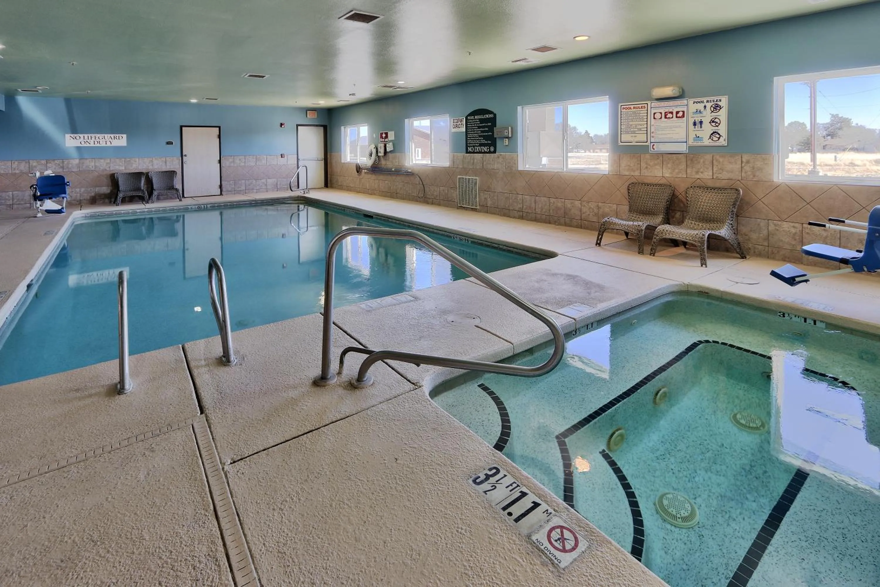 Swimming pool in Holiday Inn Express & Suites Portales by IHG