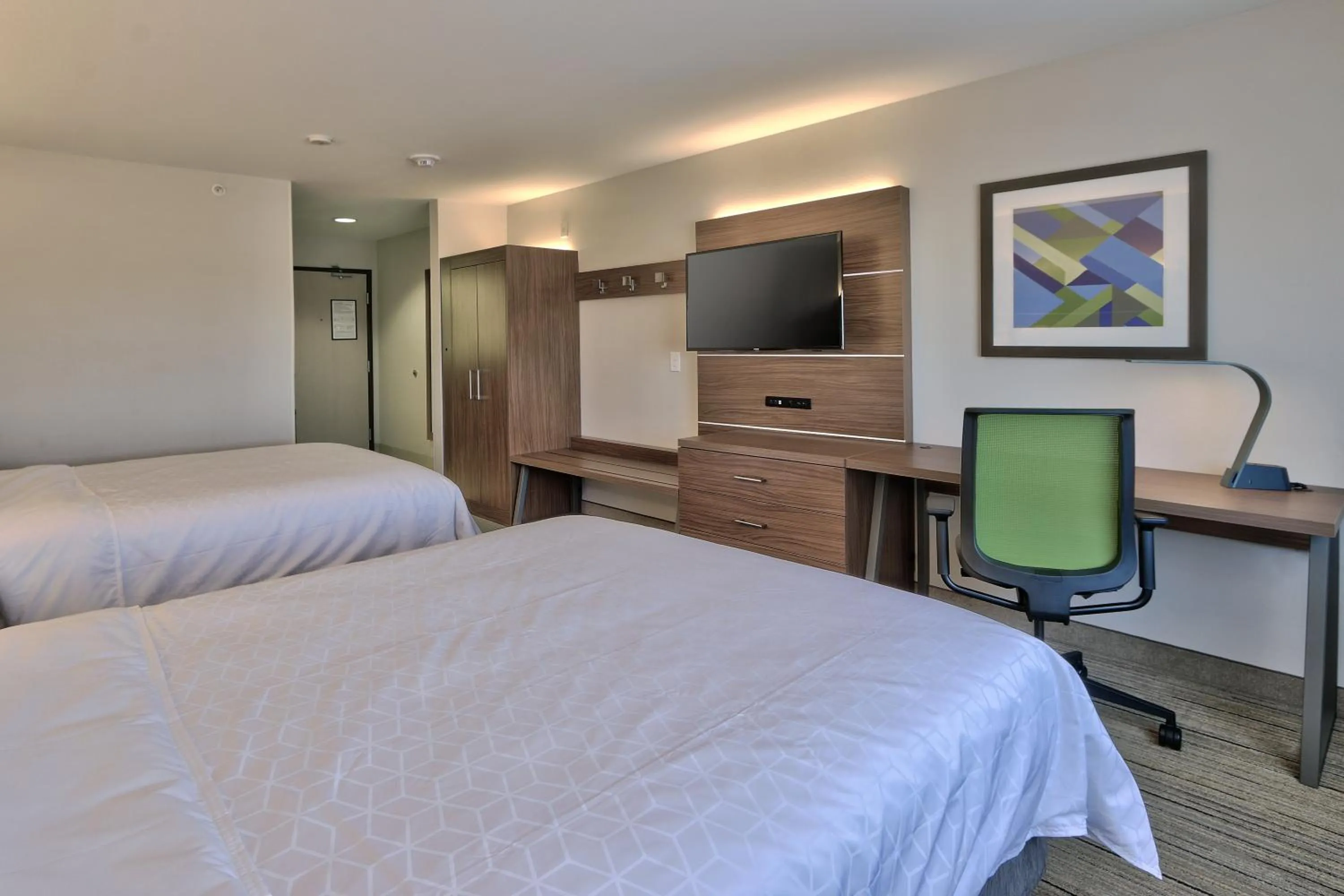 Photo of the whole room, Bed in Holiday Inn Express & Suites Portales by IHG