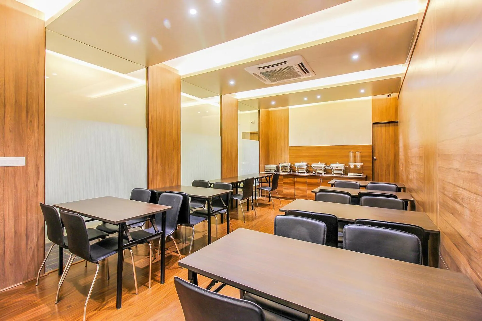 Dining area in FabHotel RK International - Nr Mumbai International Airport