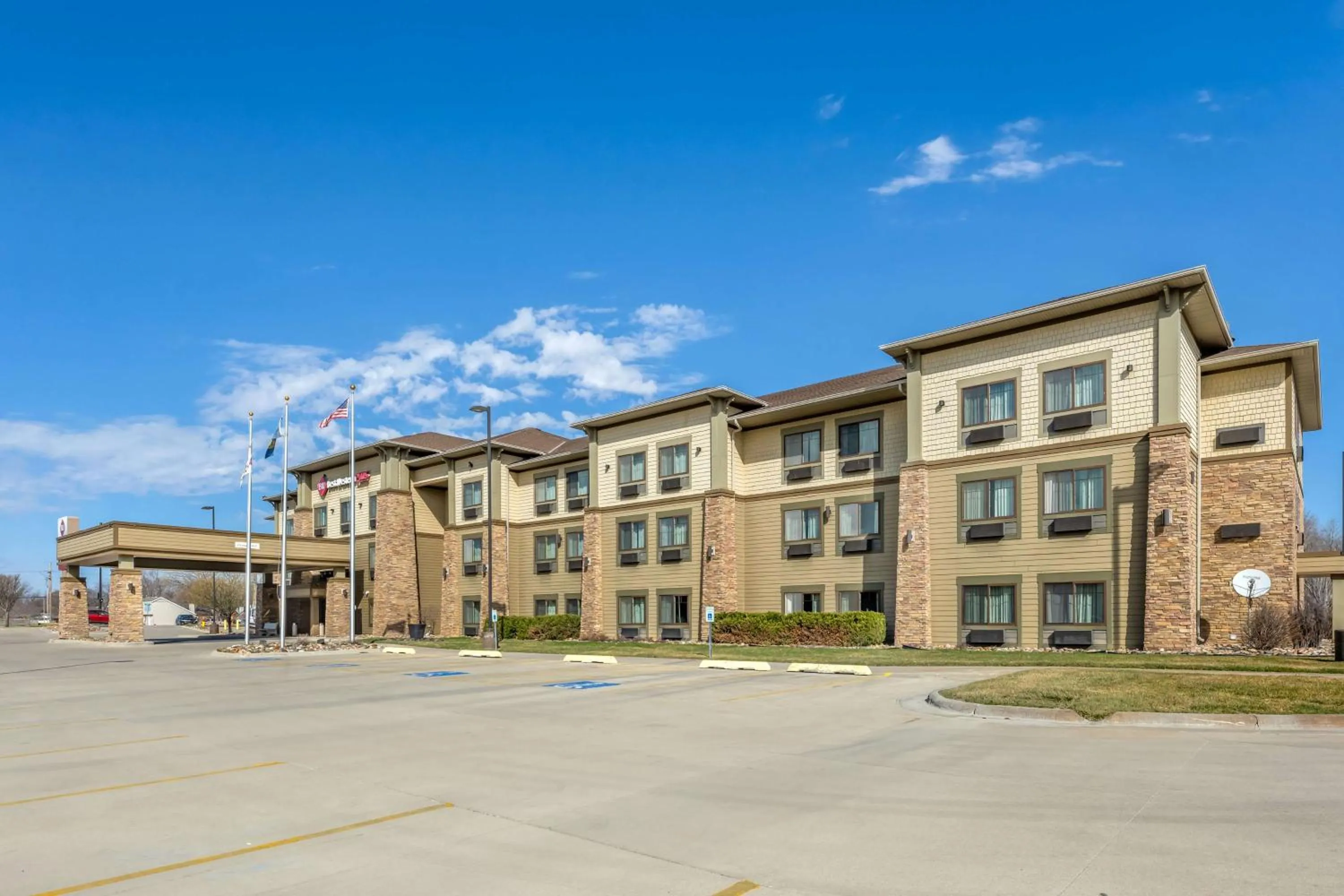 Property building in Best Western Plus Grand Island Inn and Suites