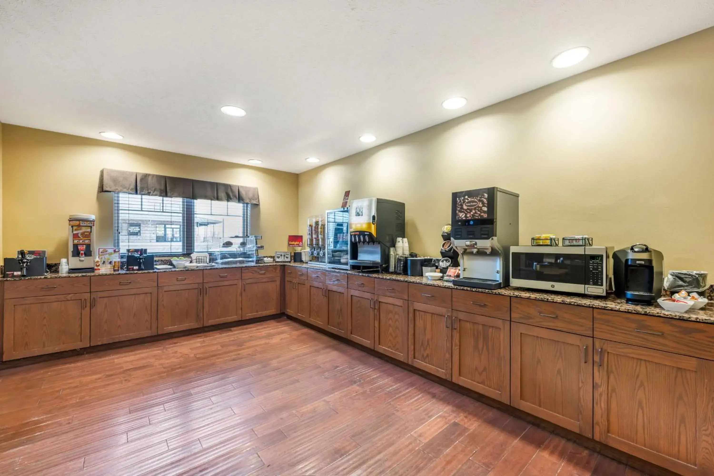 Breakfast in Best Western Plus Grand Island Inn and Suites Breakfast in Best Western Plus Grand Island Inn and Suites