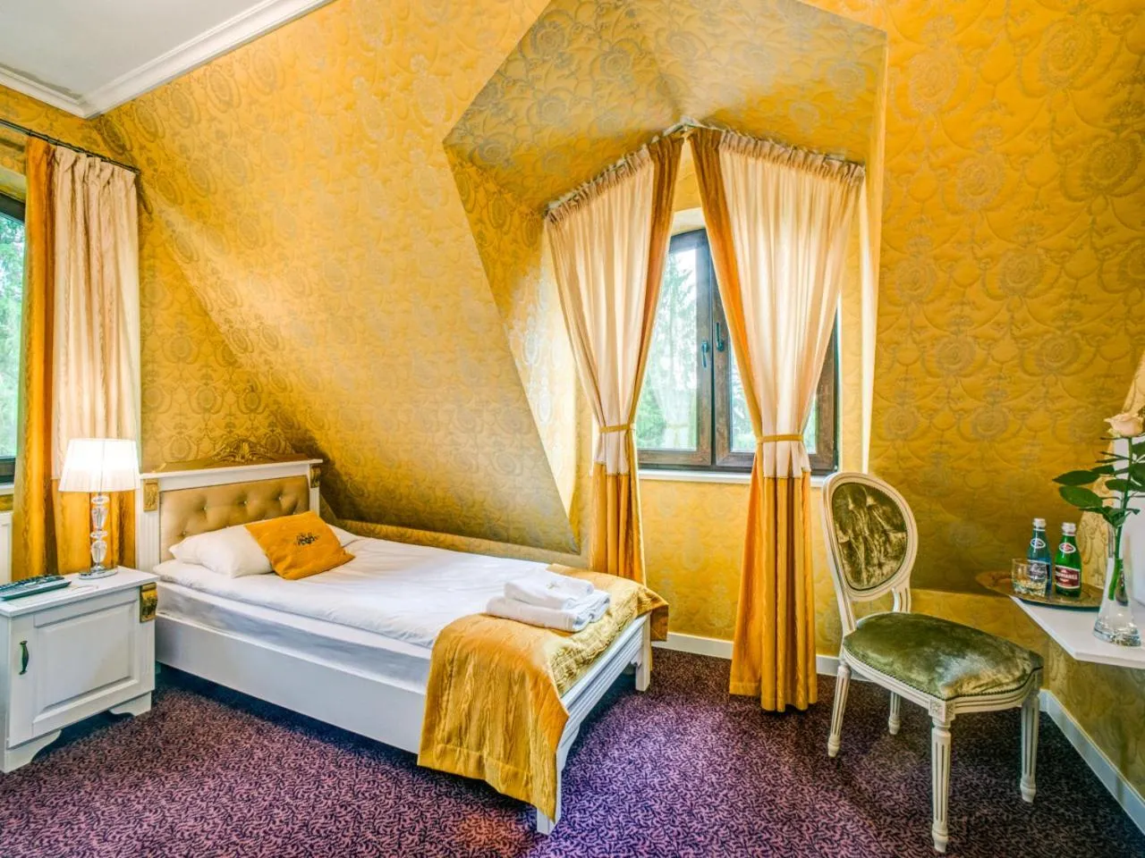 Bed in ROYAL PALACE Centrum Bankietowe