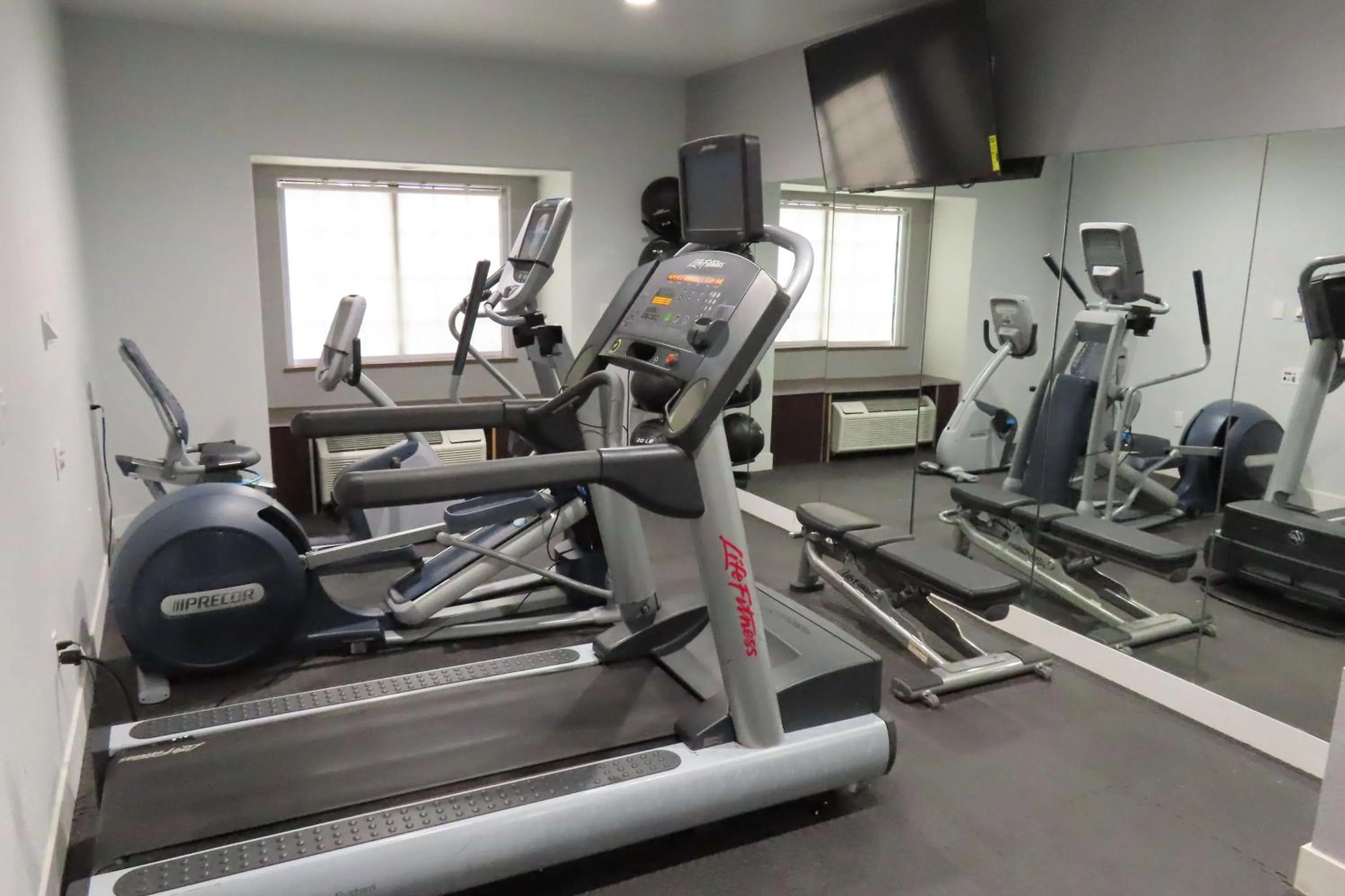 Fitness centre/facilities in Best Western SeaWorld San Antonio